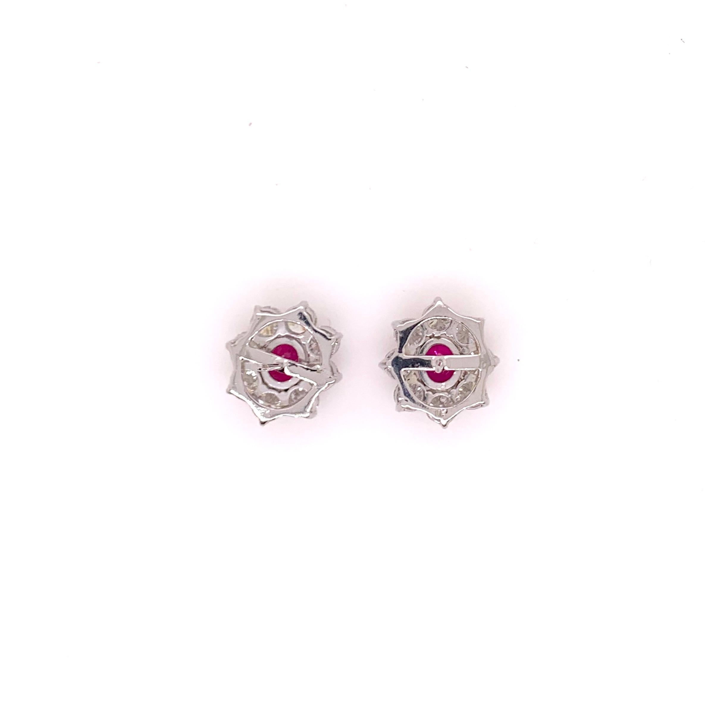 Taglio cuscino Orecchini classici con diamante e rubino in vendita
