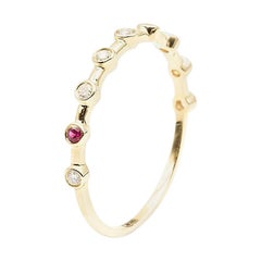 Klassischer Gelbgold-Ring mit Rubin und Diamant