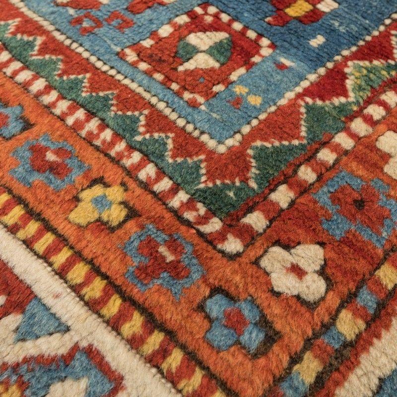 Early 20th Century Classic Rug of 1900 Handmade Wool Gendge Design. 1, 95 x 1, 30 m For Sale