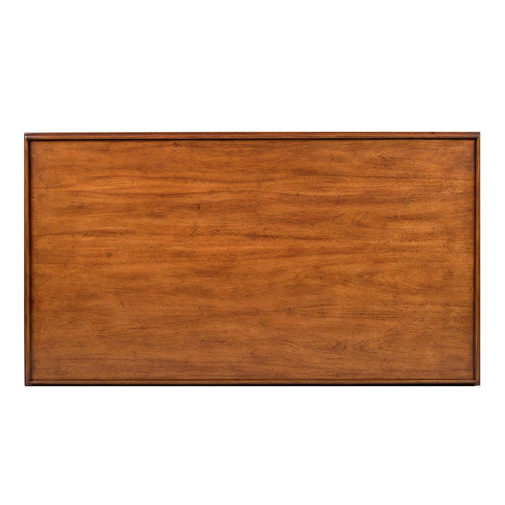 Table basse rectangulaire rustique classique avec une finition en teinte noyer, un plateau à galeries en bois, avec des pieds carrés effilés et une base en forme d'étagère.

Dimensions : 54