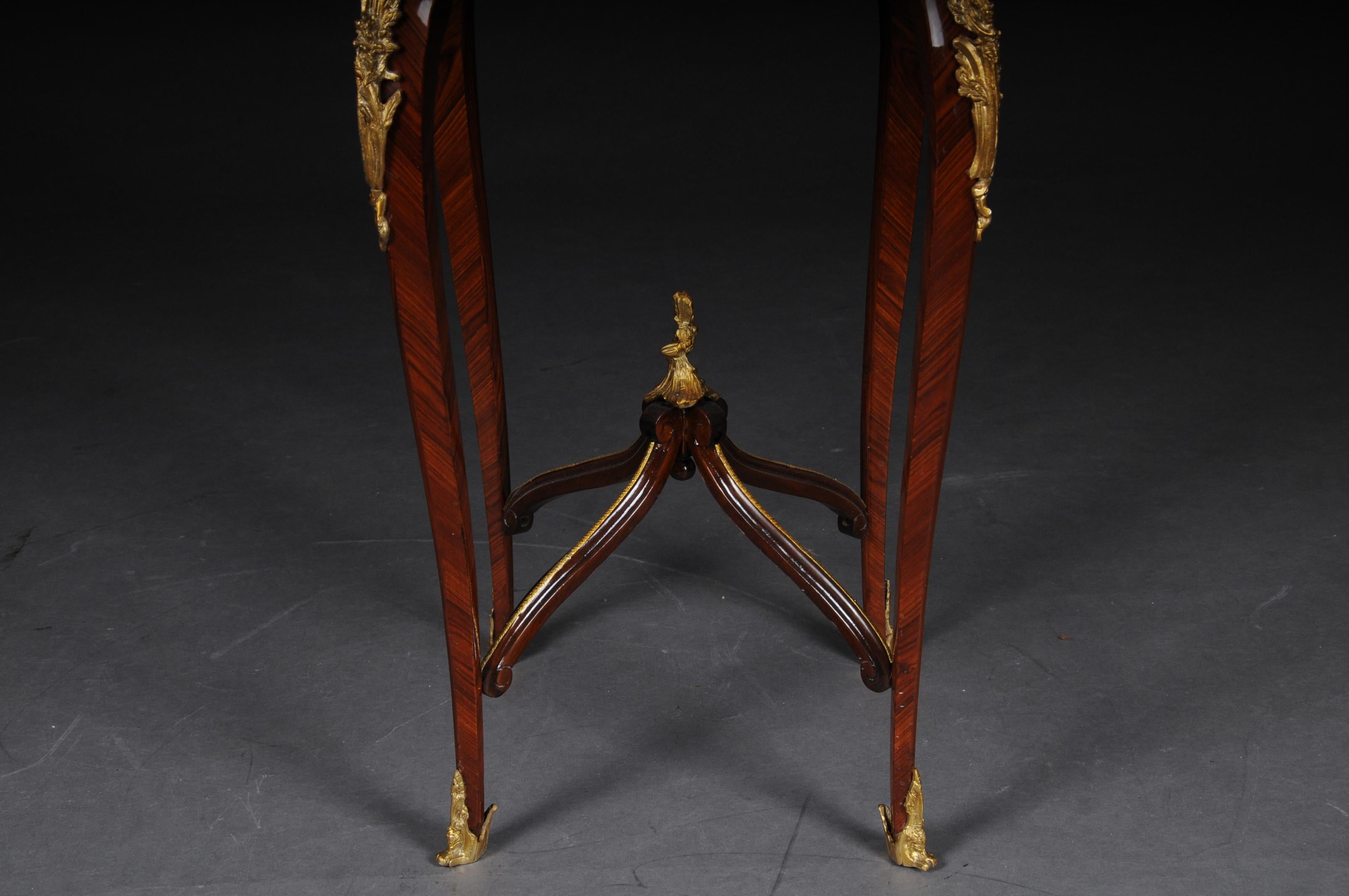 20ième siècle Table d'appoint Classic Saloon dans le style Louis XV d'après F. Linke en vente