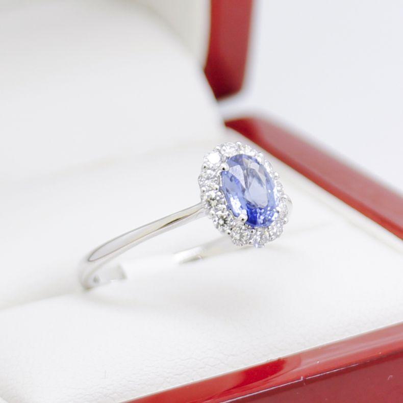 Classic Sapphire Daisy Engagement Ring, New In New Condition For Sale In BALMAIN, NSW