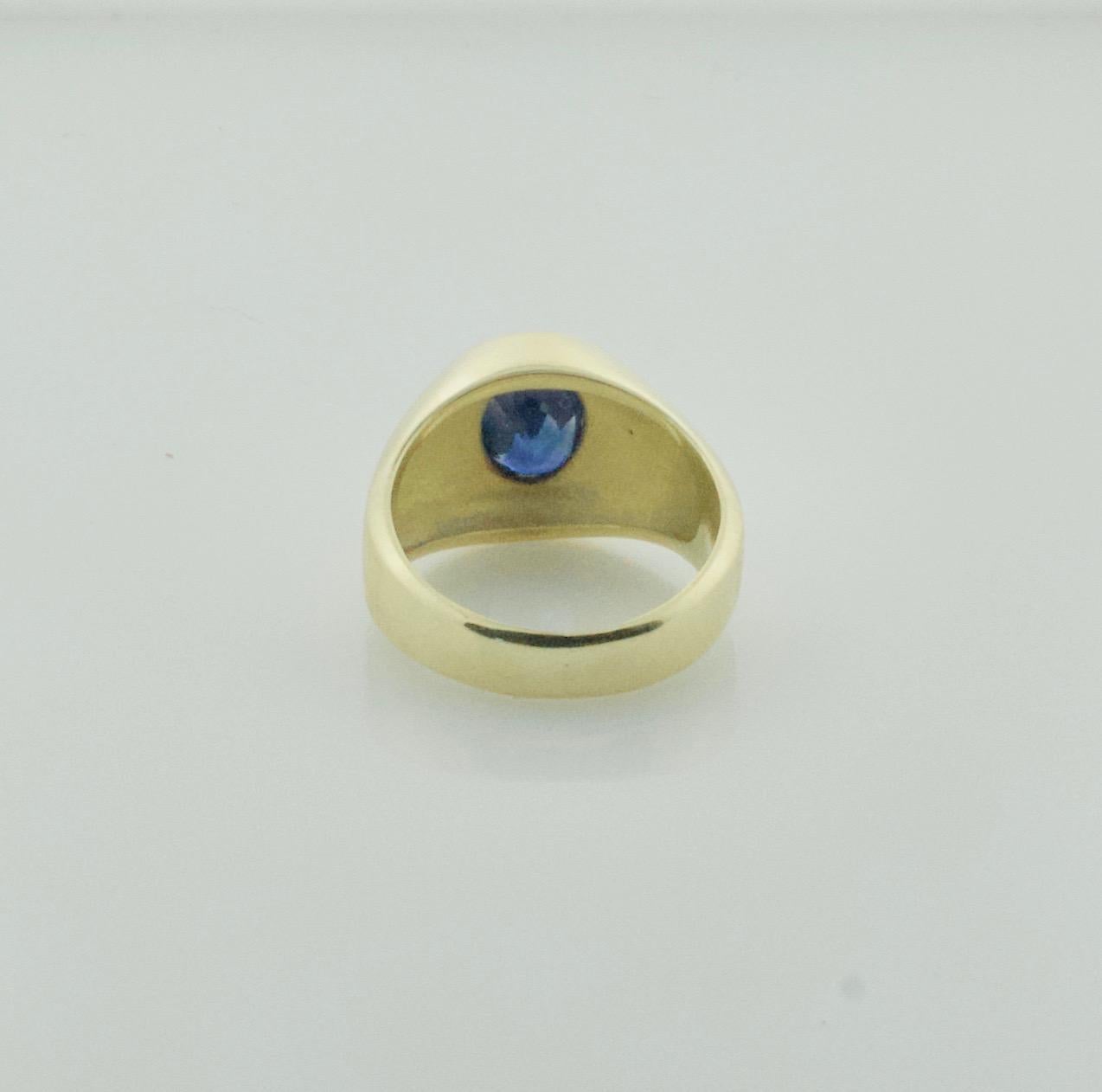Classic Sapphire Pinky Ring 2.75 Carats in 18k Yellow Gold In Excellent Condition For Sale In Wailea, HI