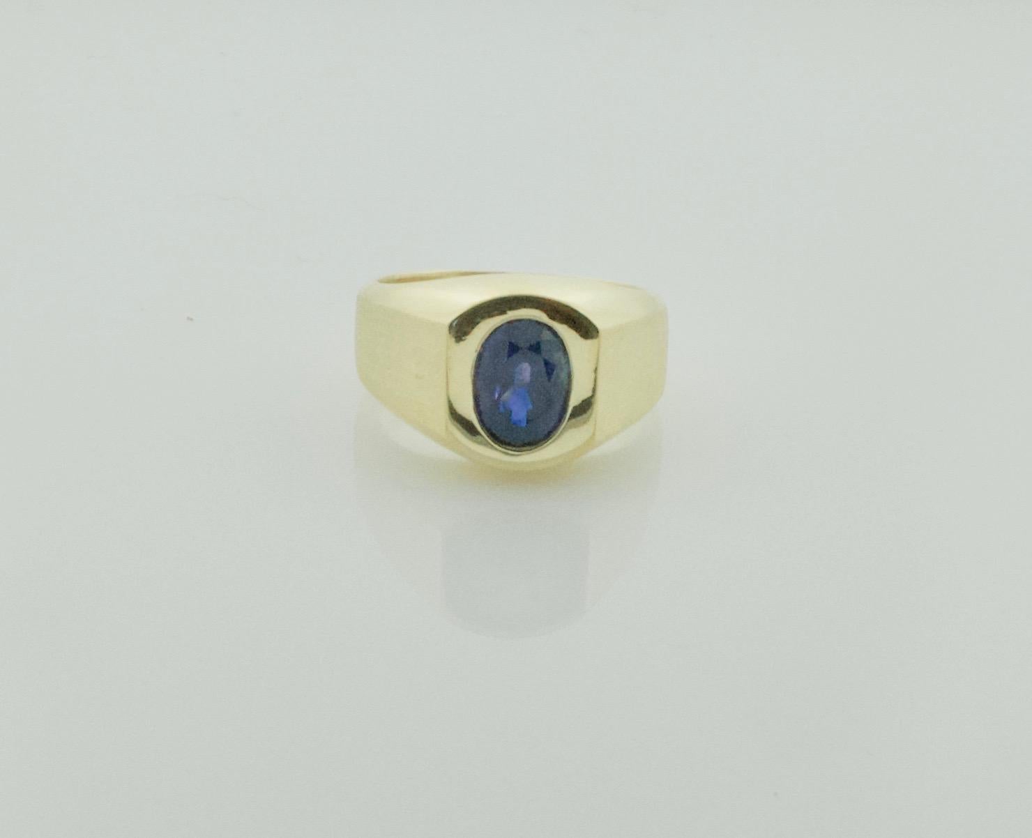 Women's or Men's Classic Sapphire Pinky Ring 2.75 Carats in 18k Yellow Gold For Sale
