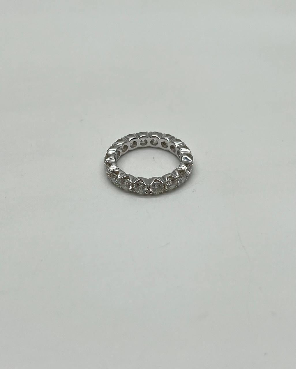 Classic Scallop Prong Set Eternity Round Brilliant Diamond White Gold Band Ring For Sale 1