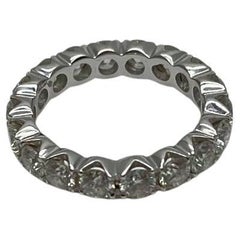 Classic Scallop Prong Set Eternity Round Brilliant Diamond White Gold Band Ring (bague en or blanc avec feston)