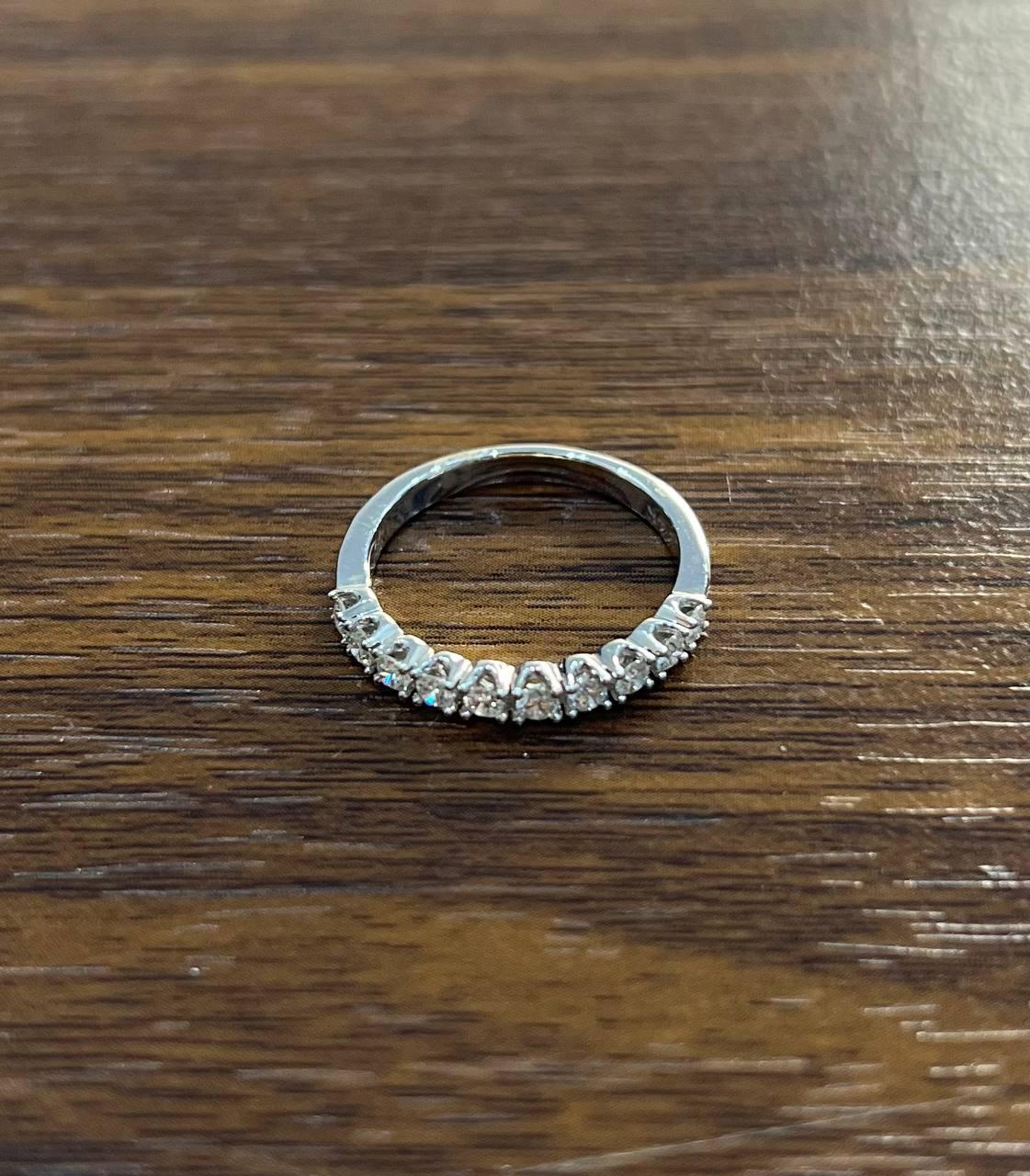 Women's Classic Scallop Set Round Brilliant Diamond Line 14K White Gold Band Ring For Sale