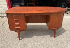 Classic Scandinavian Kidney Shape Desk in Teak attrib Kai Kristiansen