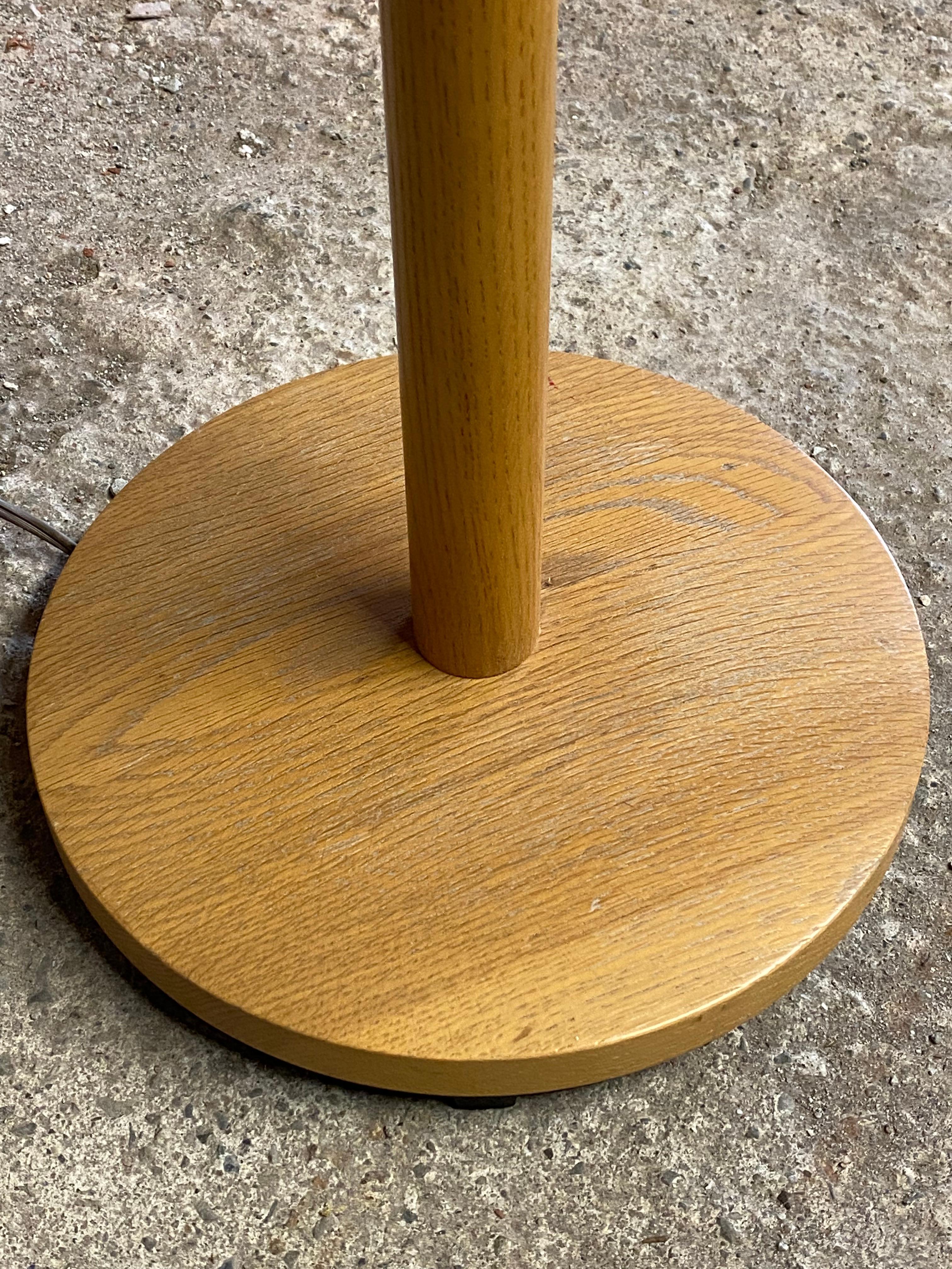 Classic Scandinavian Modern Oak Floor Lamp In Good Condition In Garnerville, NY