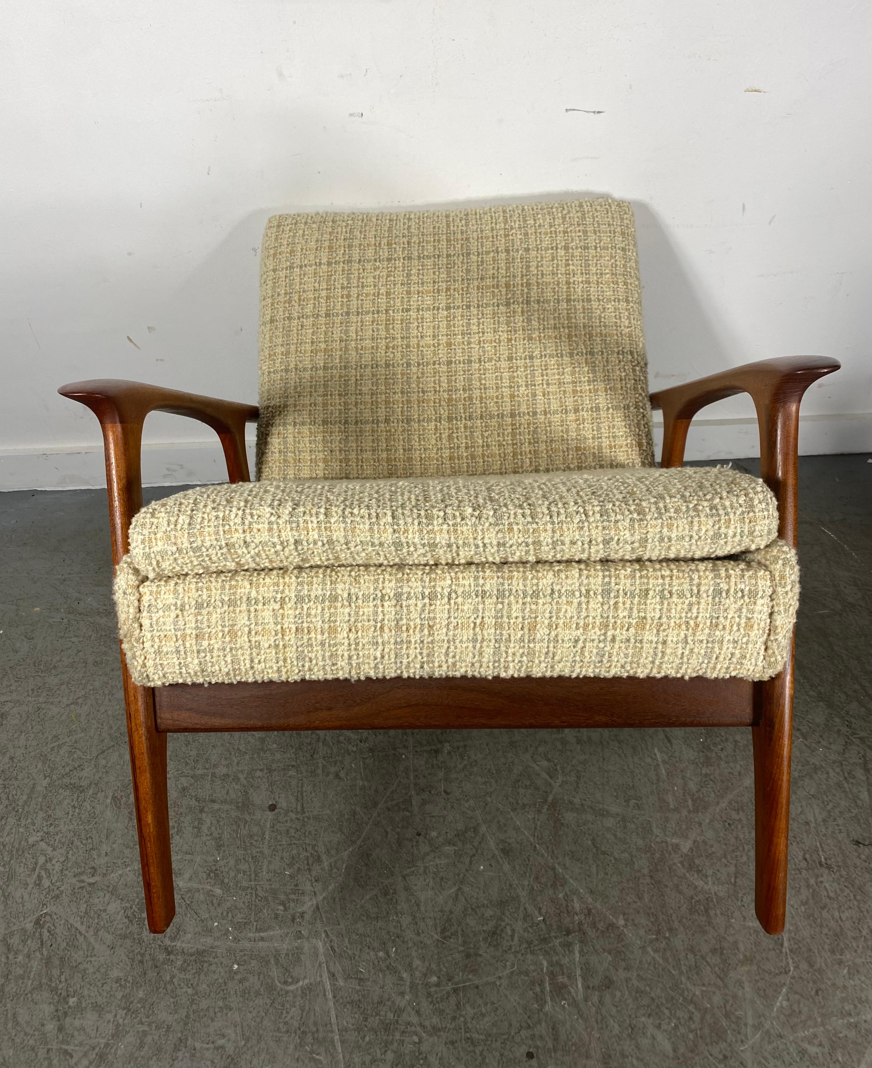 Classic Scandinavian Modern Teak Lounge Chair , manner Of Hans Wegner In Good Condition For Sale In Buffalo, NY