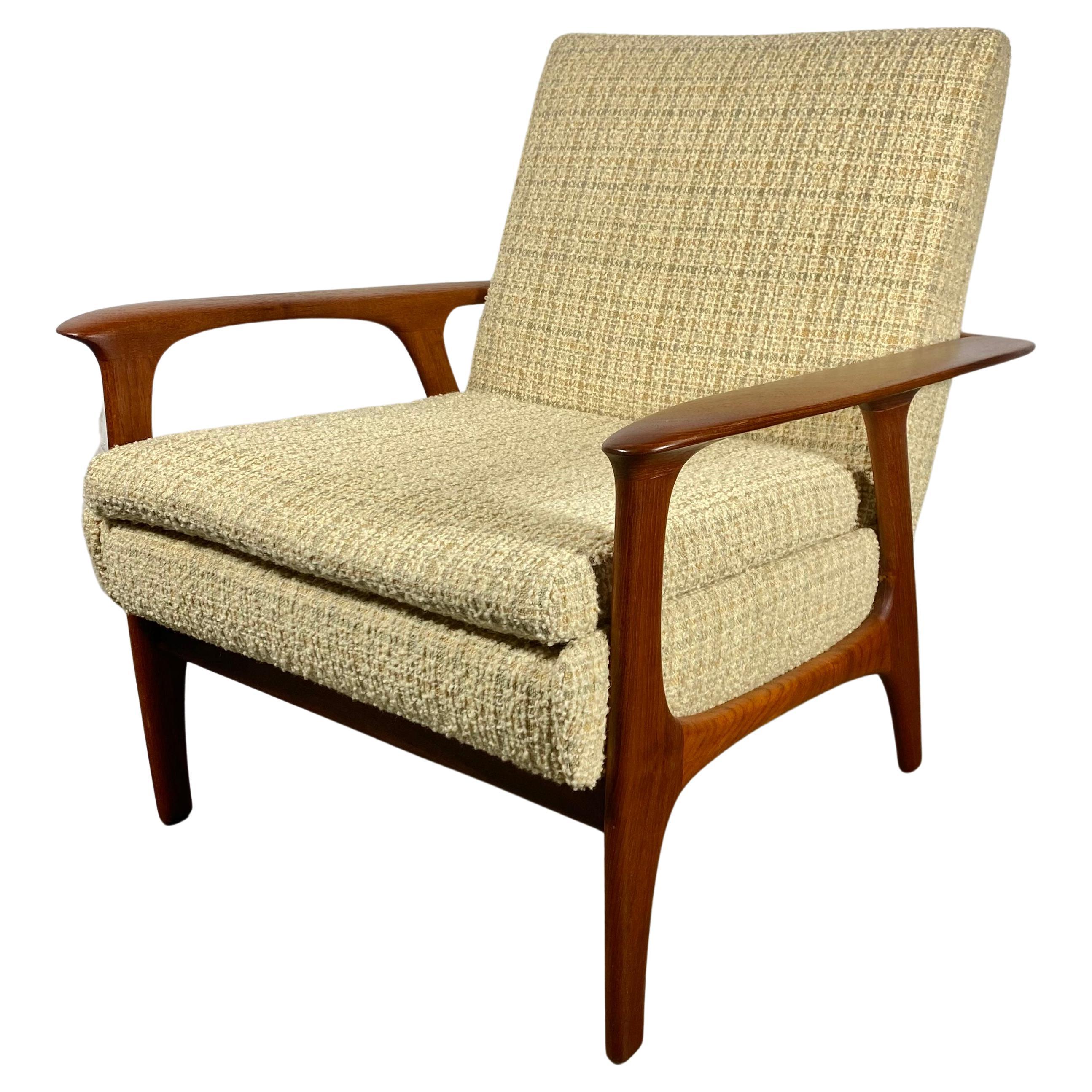 Classic Scandinavian Modern Teak Lounge Chair , manner Of Hans Wegner For Sale