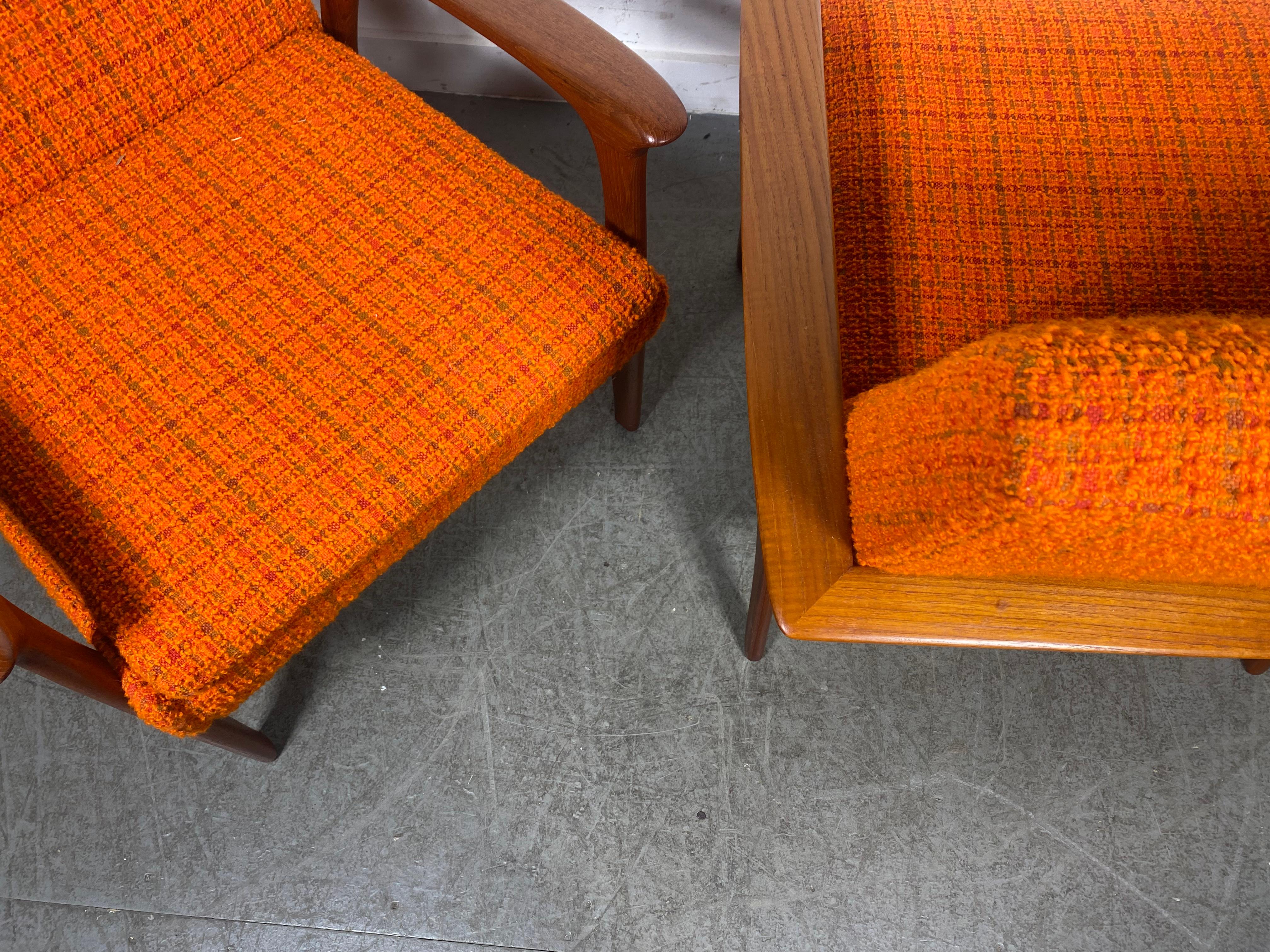 Classic Scandinavian Modern Teak Lounge Chairs , Art von Hans Wegner (Stoff) im Angebot