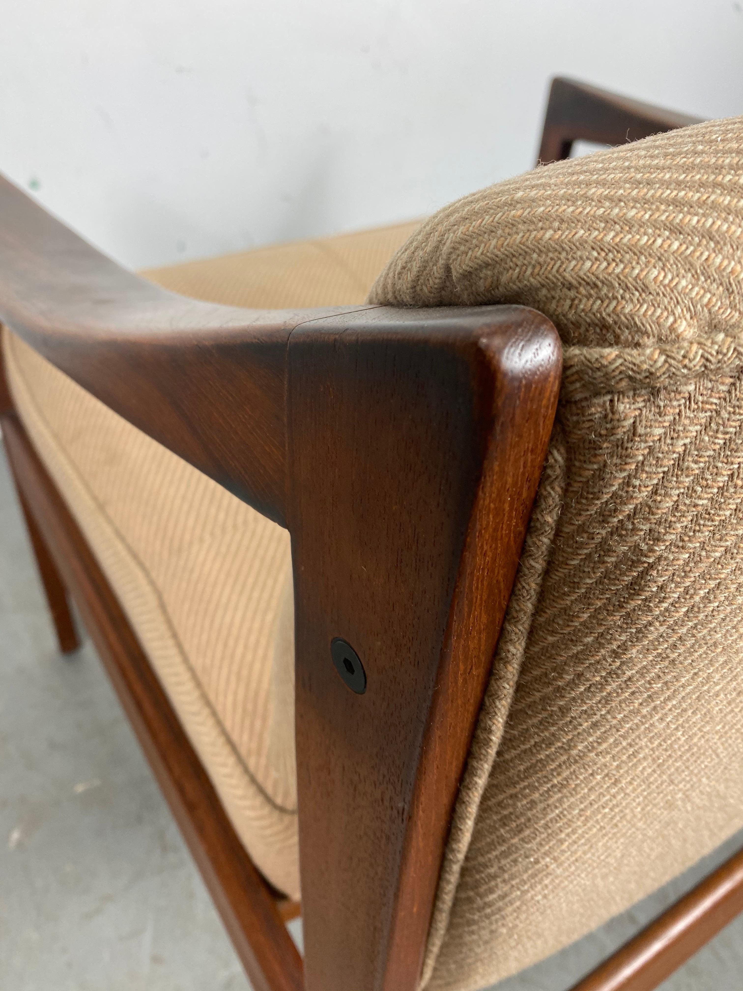 Classic Scandinavian Modern Walnut Lounge Chair by Dux, Sweden In Good Condition For Sale In Buffalo, NY