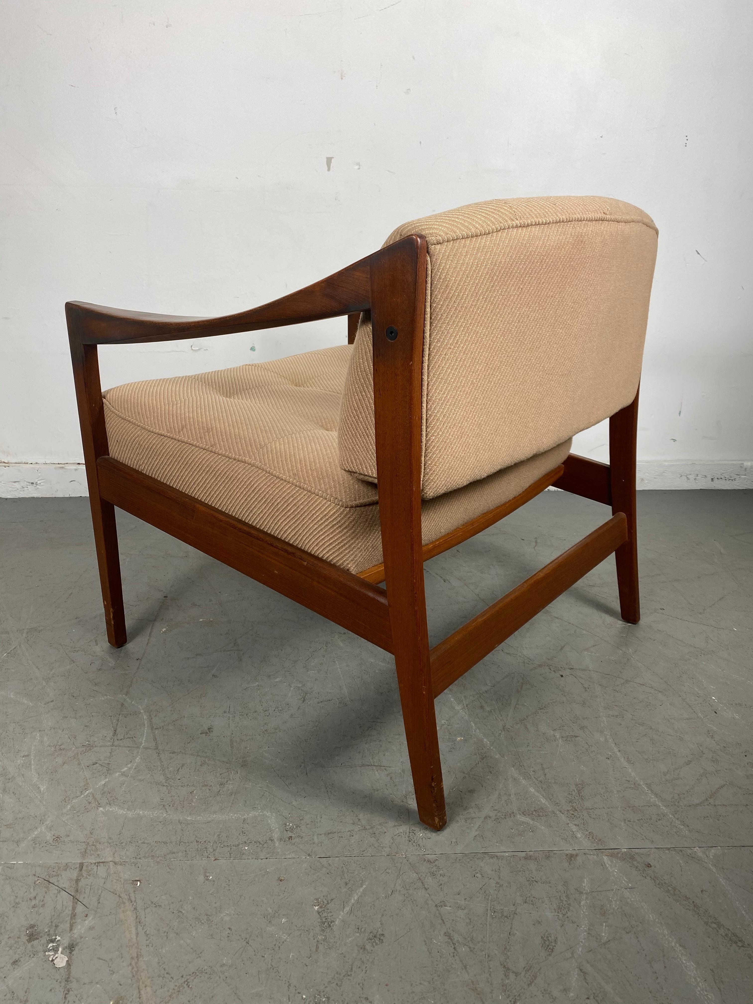 Classic Scandinavian Modern Walnut Lounge Chair by Dux, Sweden For Sale 1