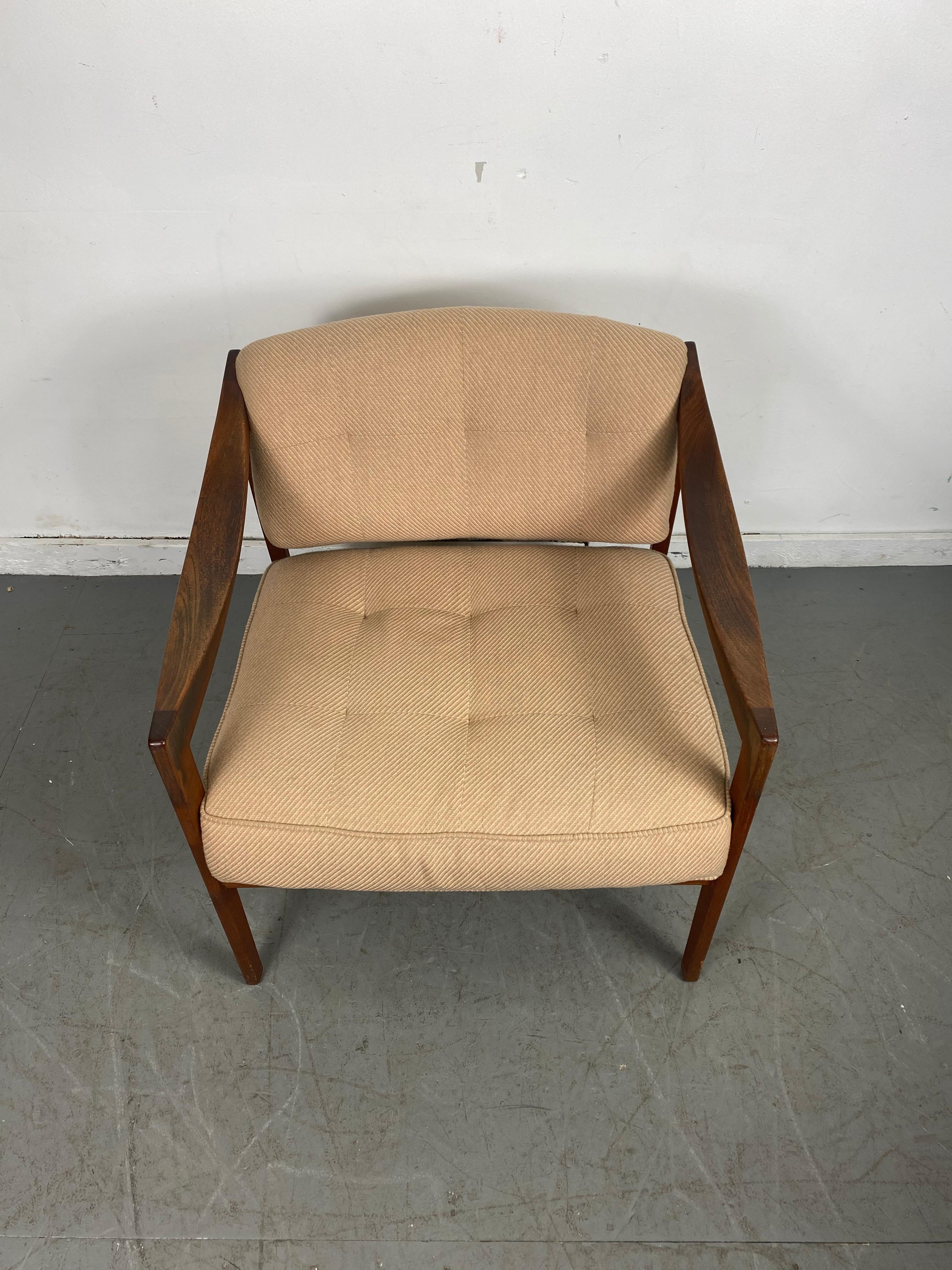 Classic Scandinavian Modern Walnut Lounge Chair by Dux, Sweden For Sale 3