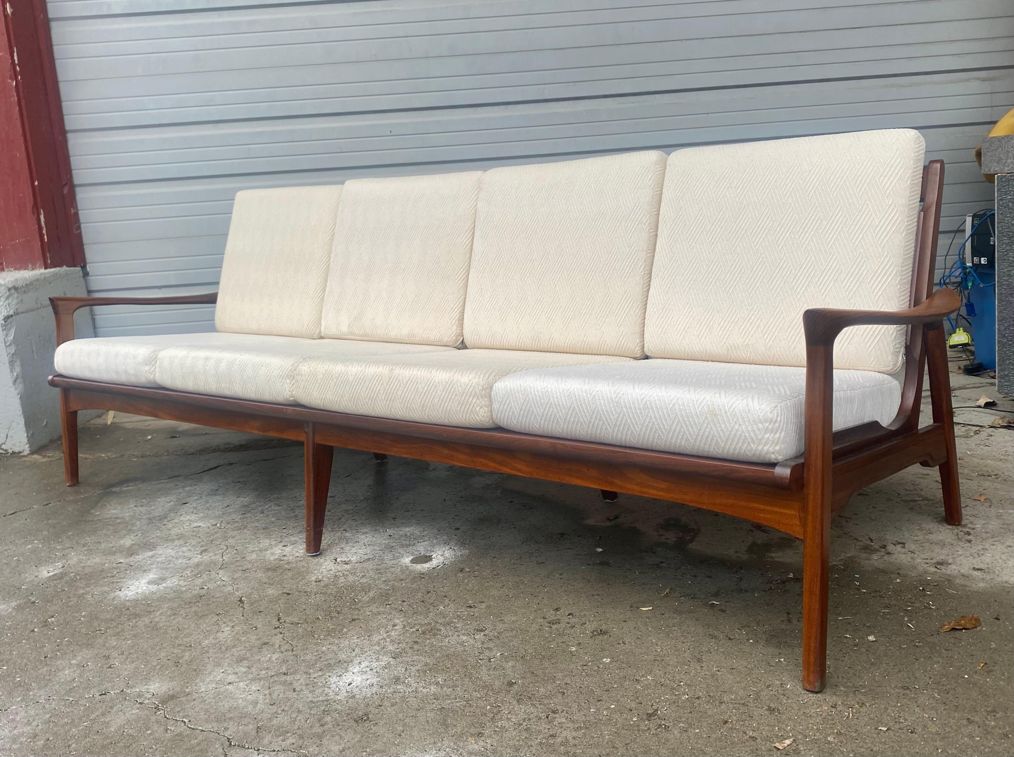 Classic Scandinavian Modernist 4-seat walnut sofa after I b Kofod ...