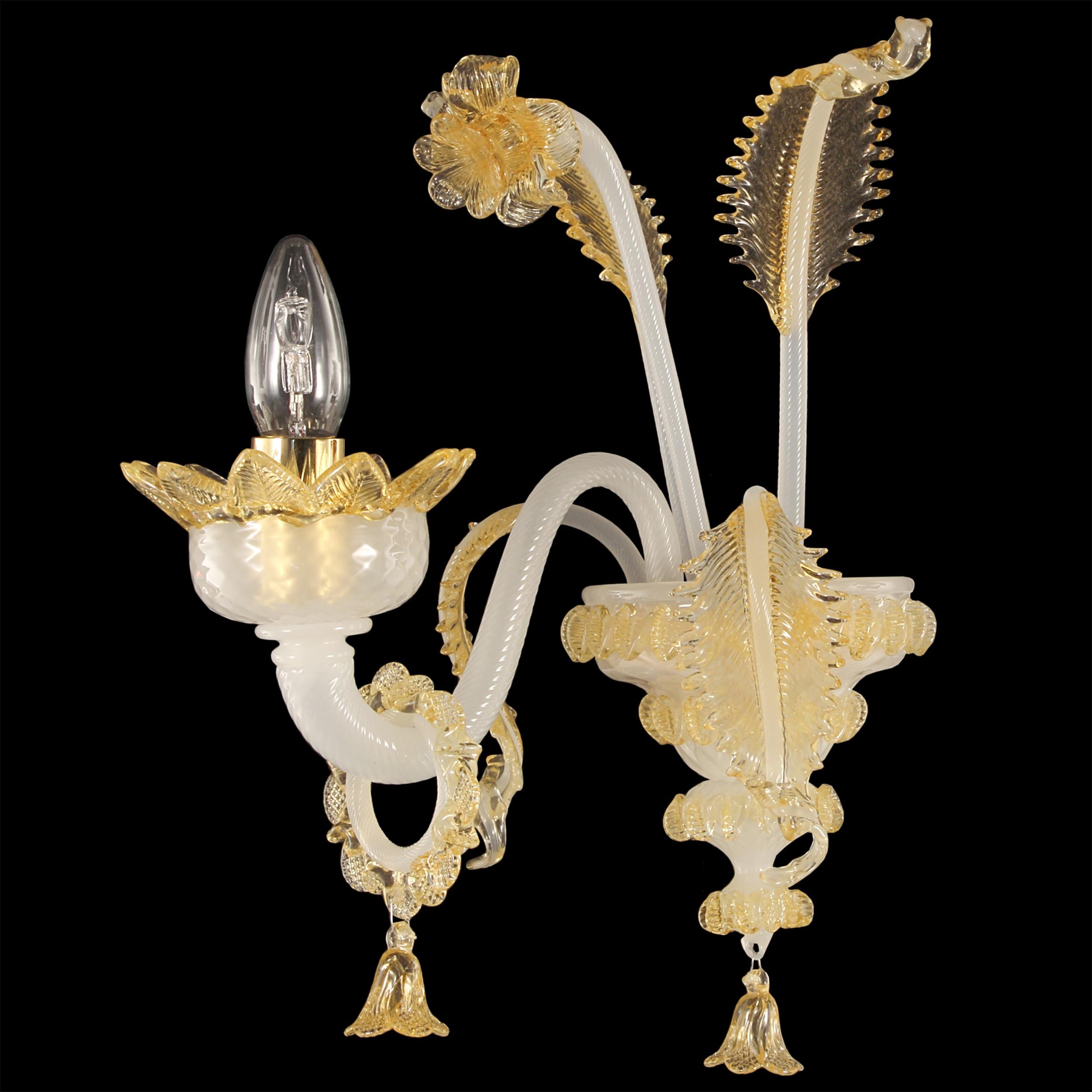 Classic Sconce 1 Arm white silk Murano Glass amber details and rings by Multiforme.
 V-Classic 800 is a collection designed with attention to details, and with the passion that makes us standing out. Each product (from the monumental chandeliers to