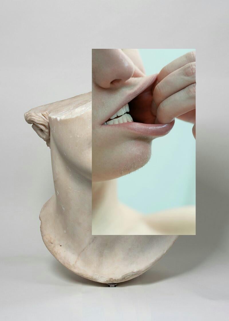 Classic sculpture and human mouth digital collage print by Spanish artist Naro Pinosa, made famous in social media. Unique signed-by-artist piece. Authenticity certificated.
Print on photography paper. Glass and white lacquered wooden frame.