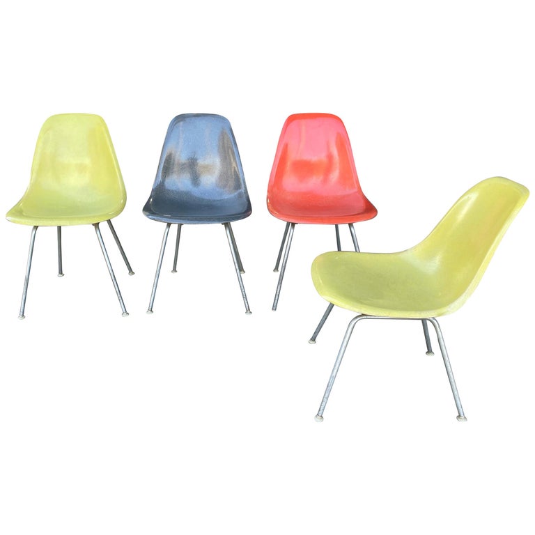 Classic Set of 4 Charles Eames Fiberglass Scoop /Side Chairs 1950s Herman Miller For Sale