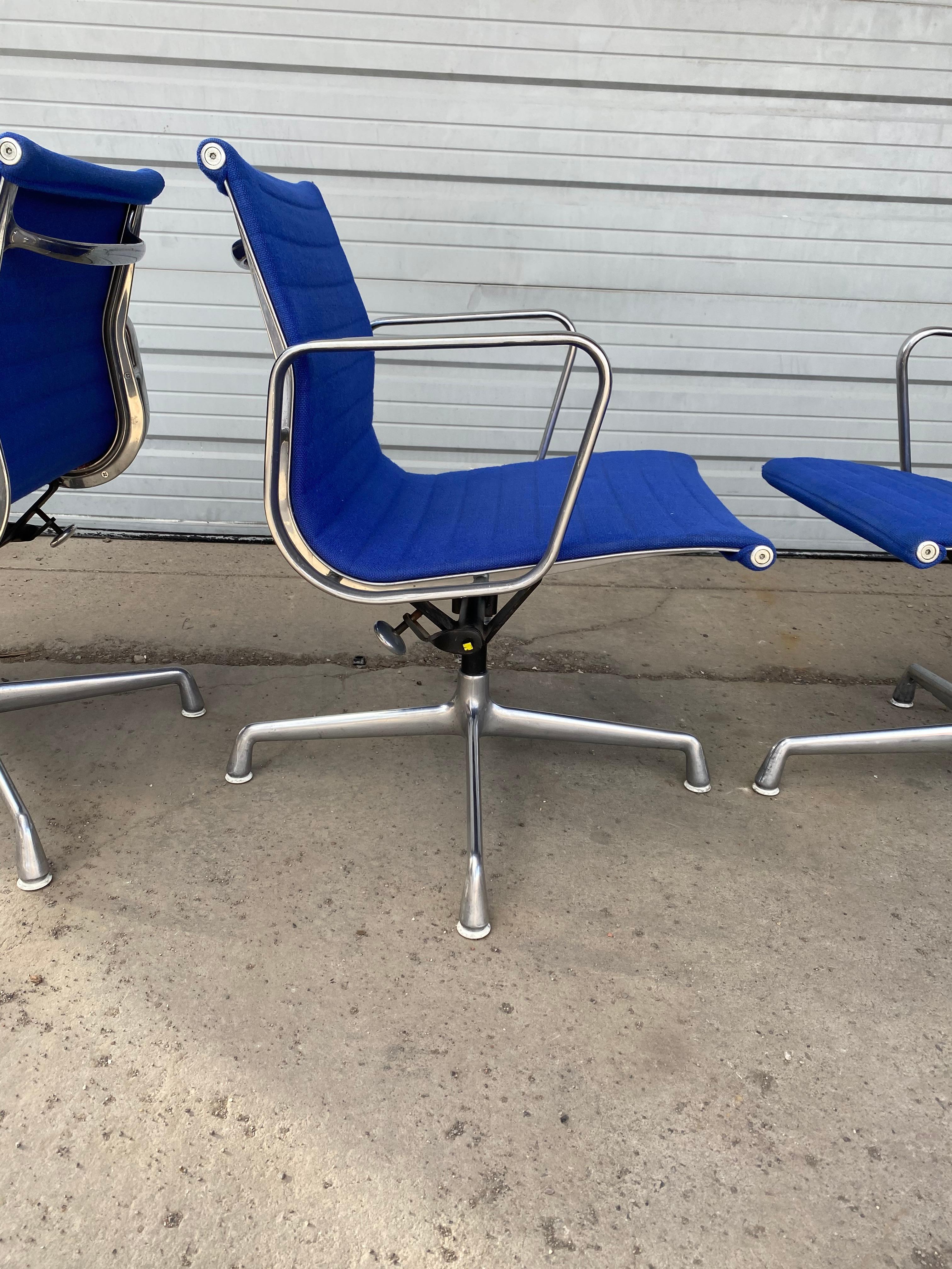 Classic set 4 vintage Eames aluminum group armchairs / Herman Miller, retains original electric blue wool upholstery, early 4-star aluminum base,tilt , swivel ,great original condition. Minor wear to corner of one chair, hand delivery avail to New
