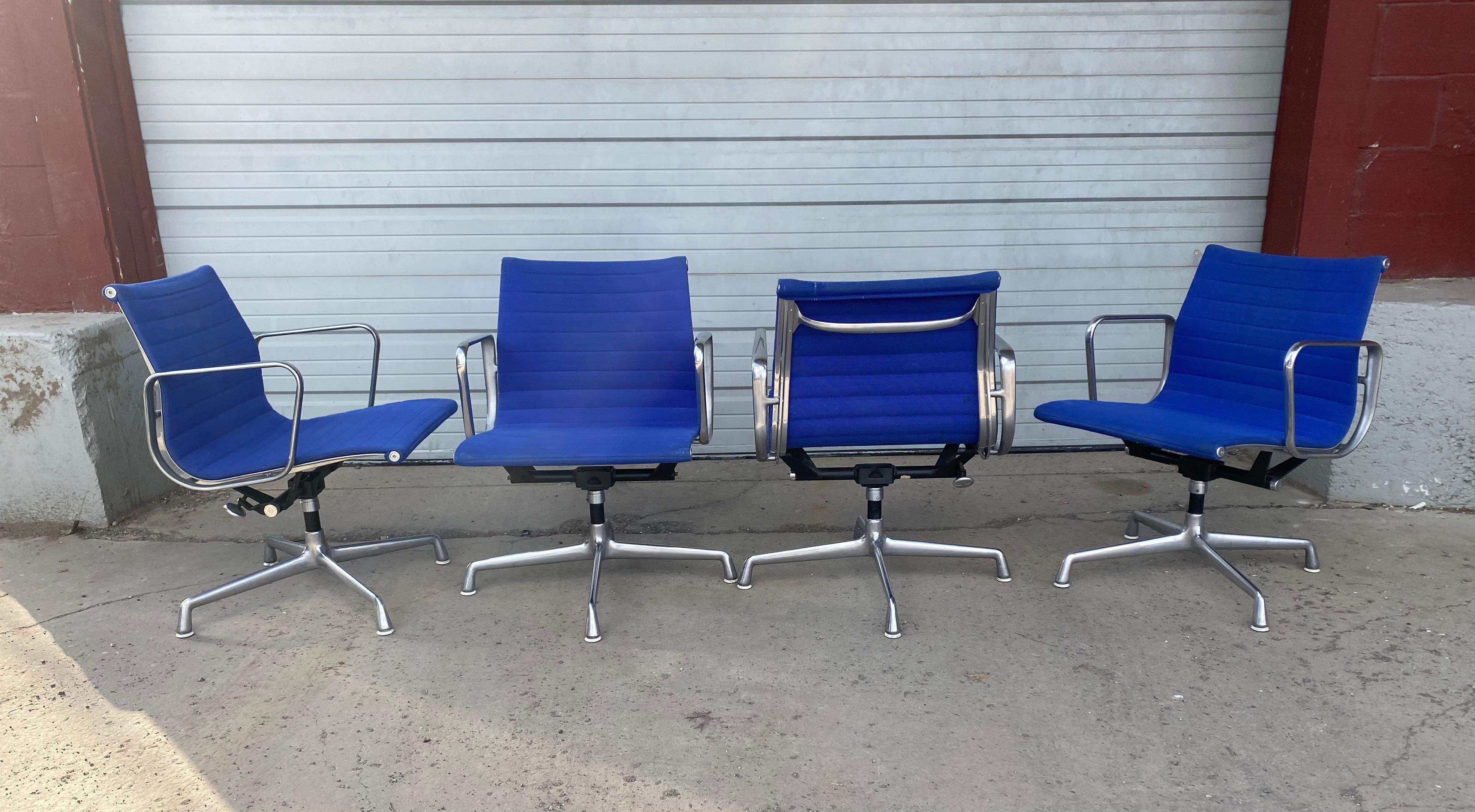 Mid-Century Modern Classic Set 4 Vintage Eames Aluminum Group Armchairs / Herman Miller