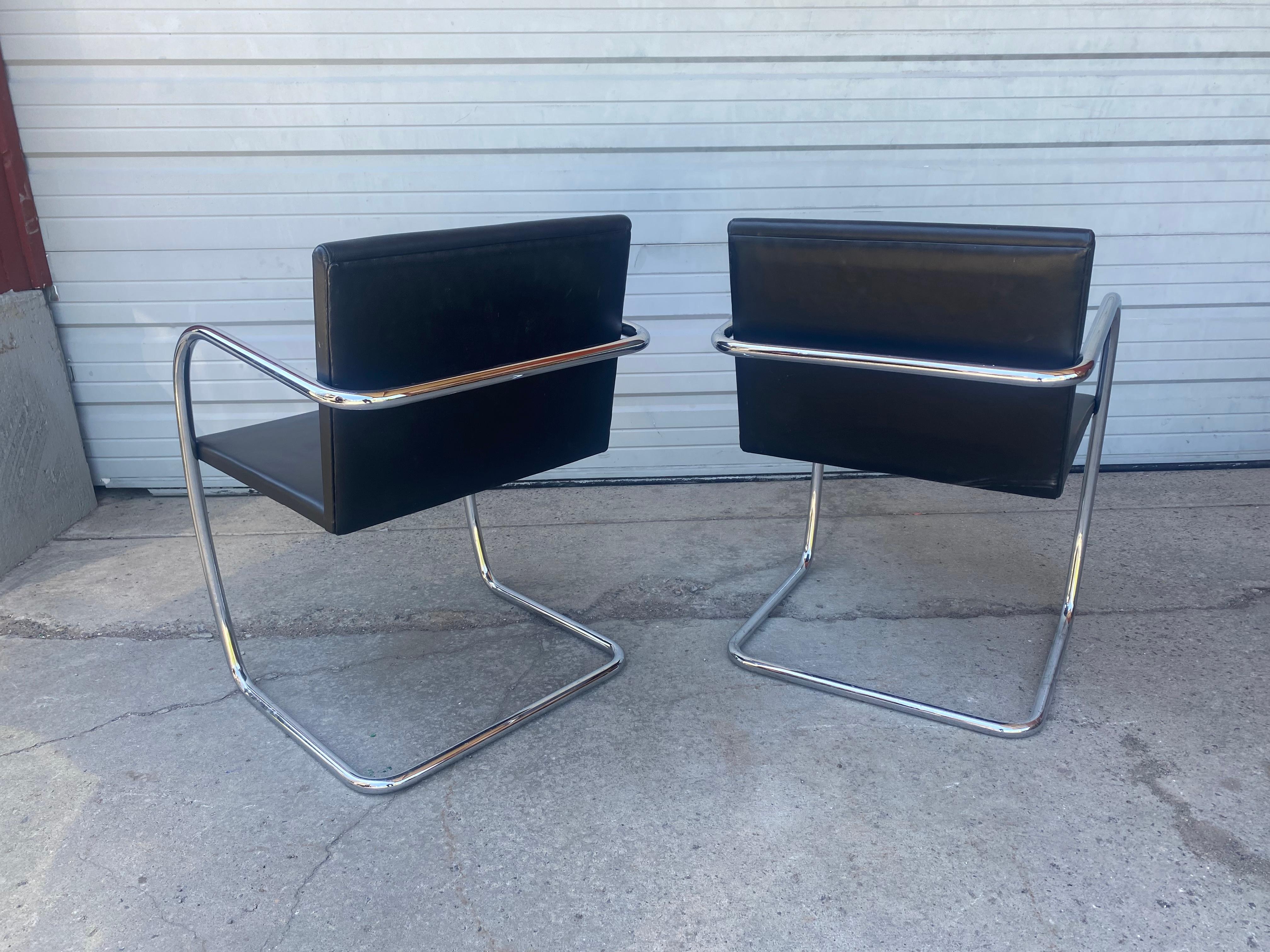 Bauhaus Ensemble classique de 6 chaises Brno, en cuir noir et chrome, fabriquées par kNOLL sTUDIO'S en vente
