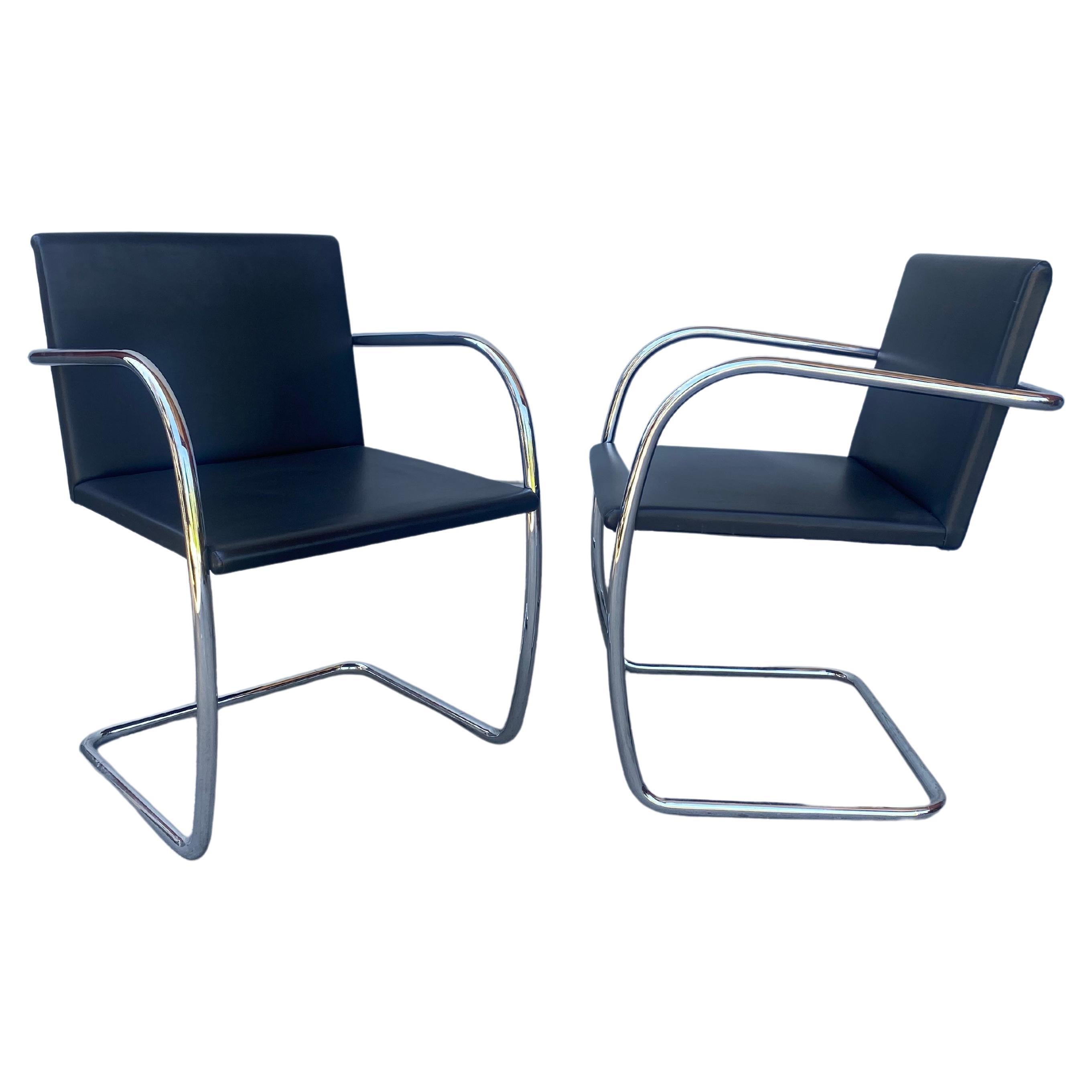 Ensemble classique de 6 chaises Brno, en cuir noir et chrome, fabriquées par kNOLL sTUDIO'S en vente