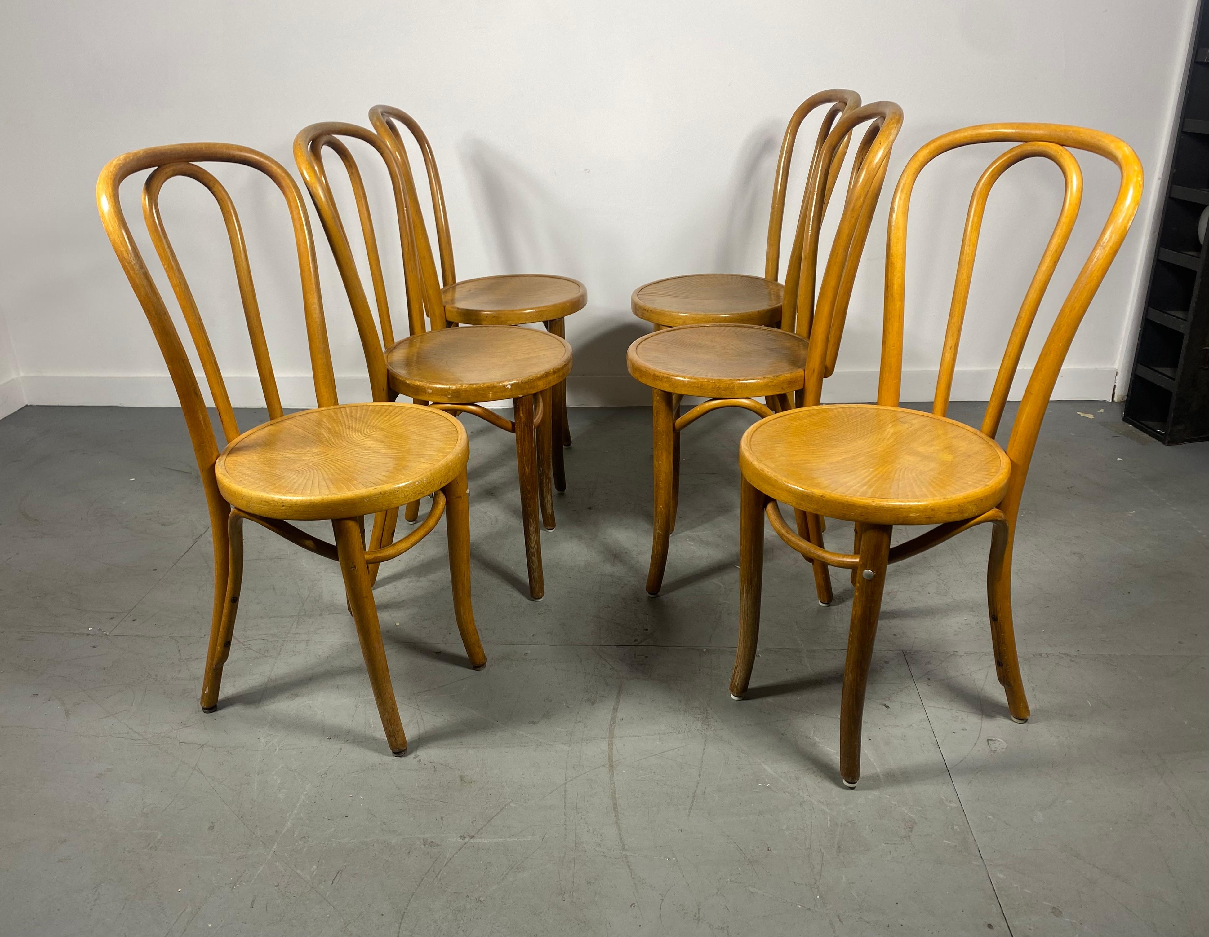 Milieu du XXe siècle Classic Set 6 chaises de bistro en bois de Thonet n° 18 en vente