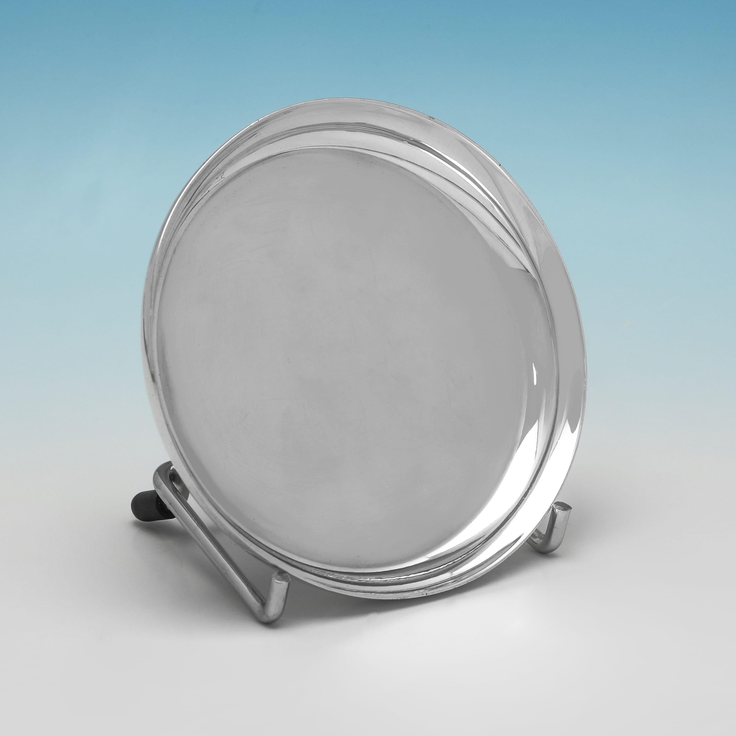 Classic Set of 12 Sterling Silver Coasters by Carrington & Co., 1937 (Art déco) im Angebot