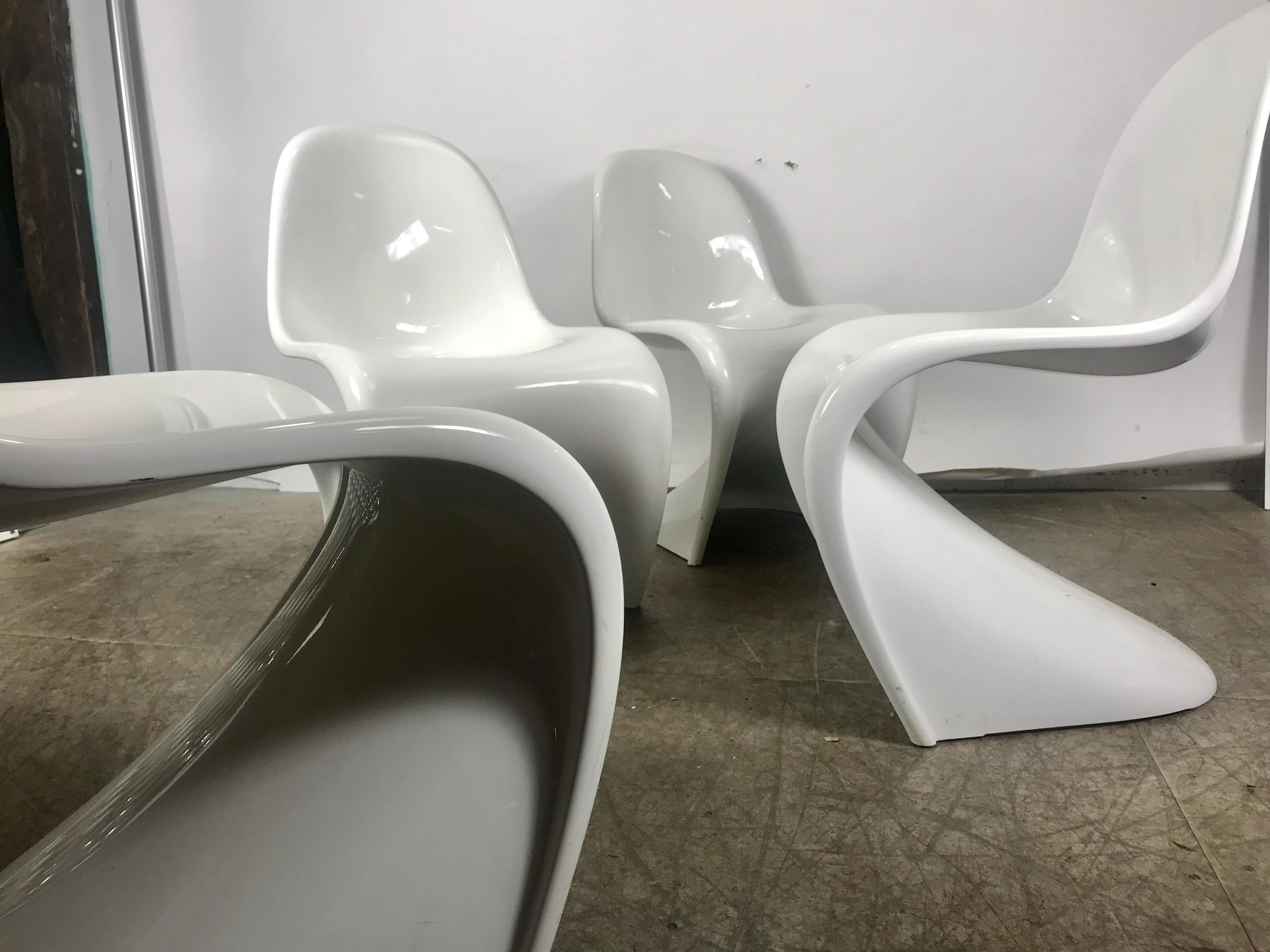 White Molded Plastic 'S' Chairs by Verner Panton for Vitra In Good Condition In Buffalo, NY