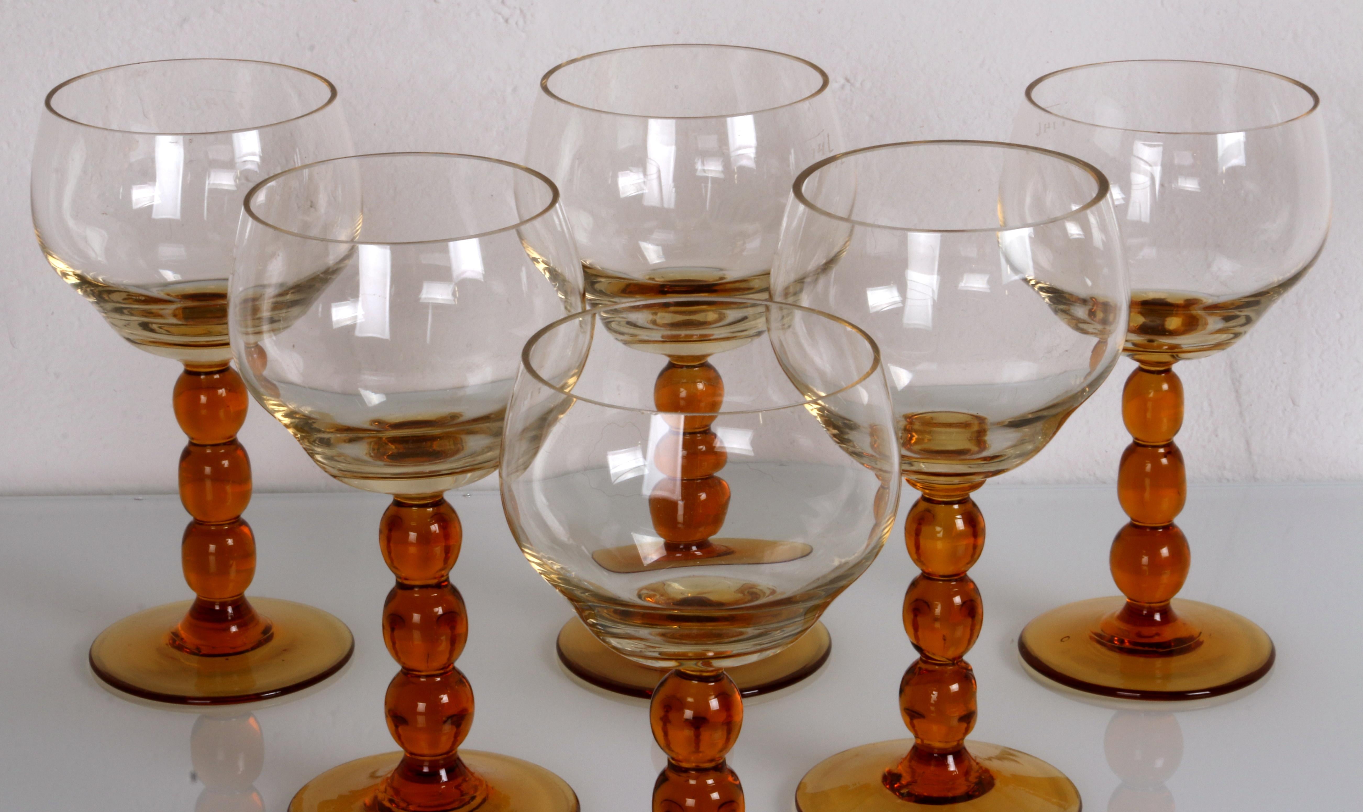 Classic set of 6 beautiful mouth blown Art Deco wine glasses France amber glass en vente 1