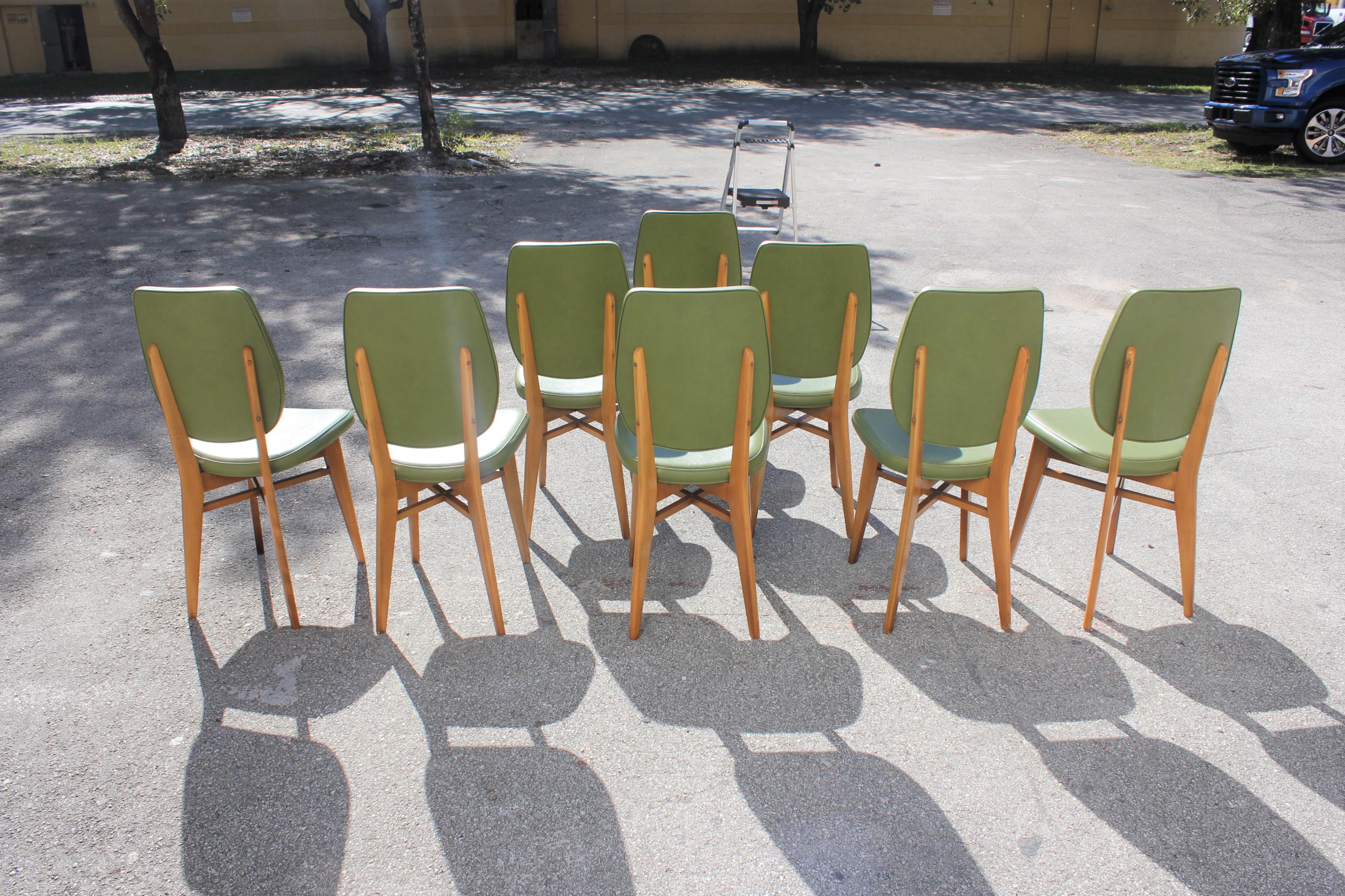 Mid-20th Century Classic Set of 8 French Art Deco Solid Mahogany Dining Chairs, circa 1940s