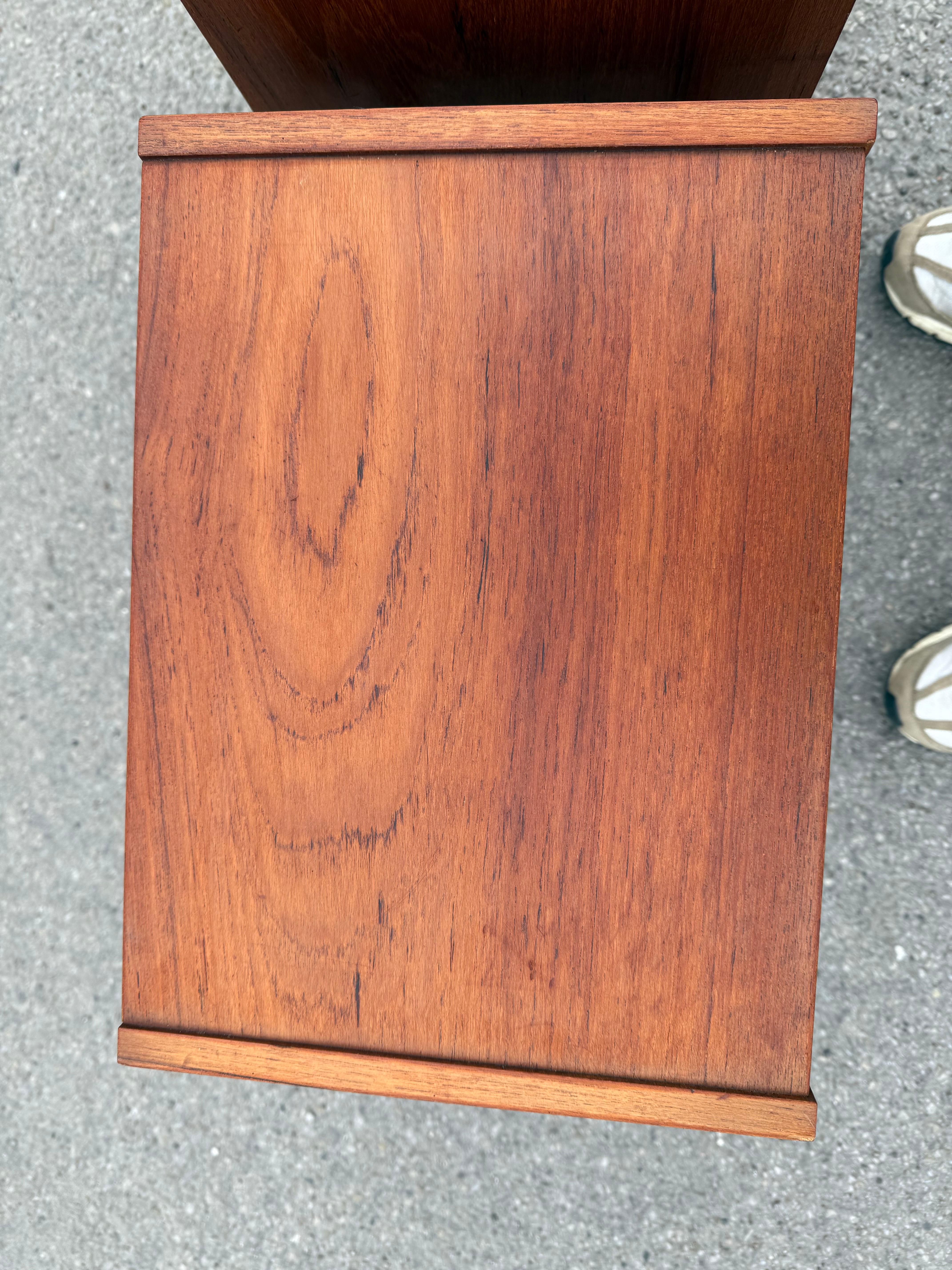 Classic set of Danish Mid century modern teak Night stands from the golden era For Sale 4