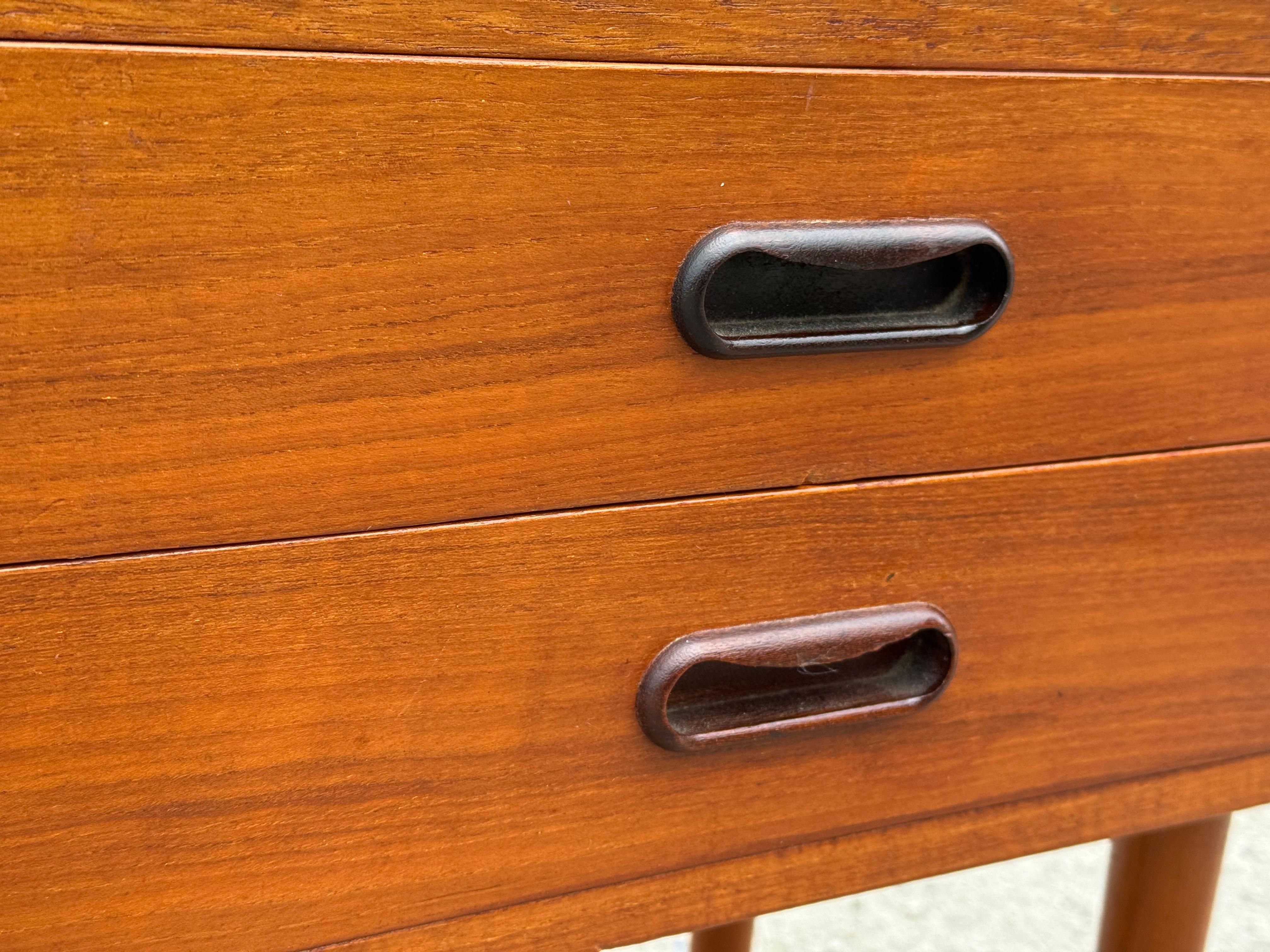 Classic set of Danish Mid century modern teak Night stands from the golden era For Sale 2