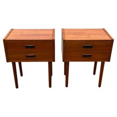 Ensemble classique de tables de nuit danoises en teck de l'époque moderne du milieu du siècle dernier The Moderns