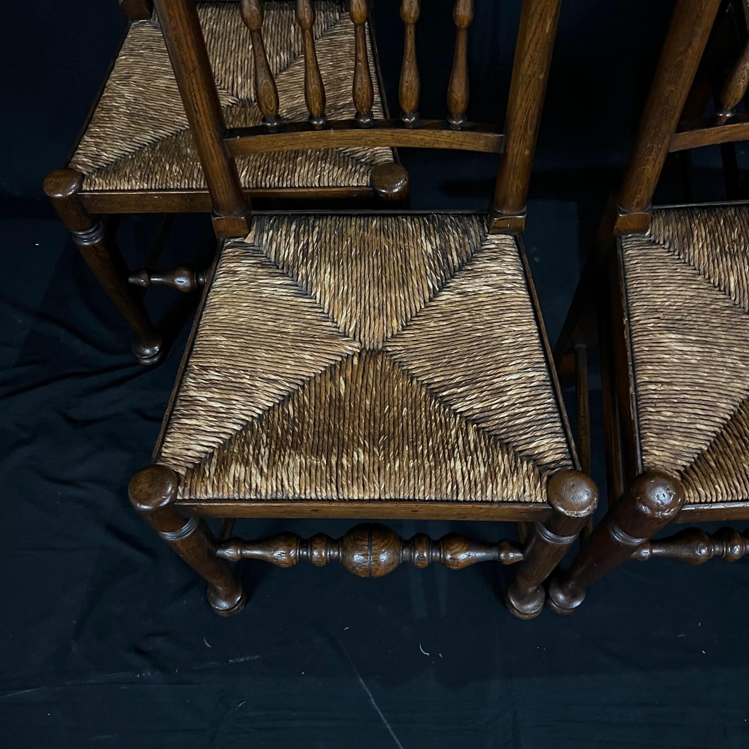 Classic Set of Four Early 19th Century Carved Oak British Dining Side Chairs For Sale 3