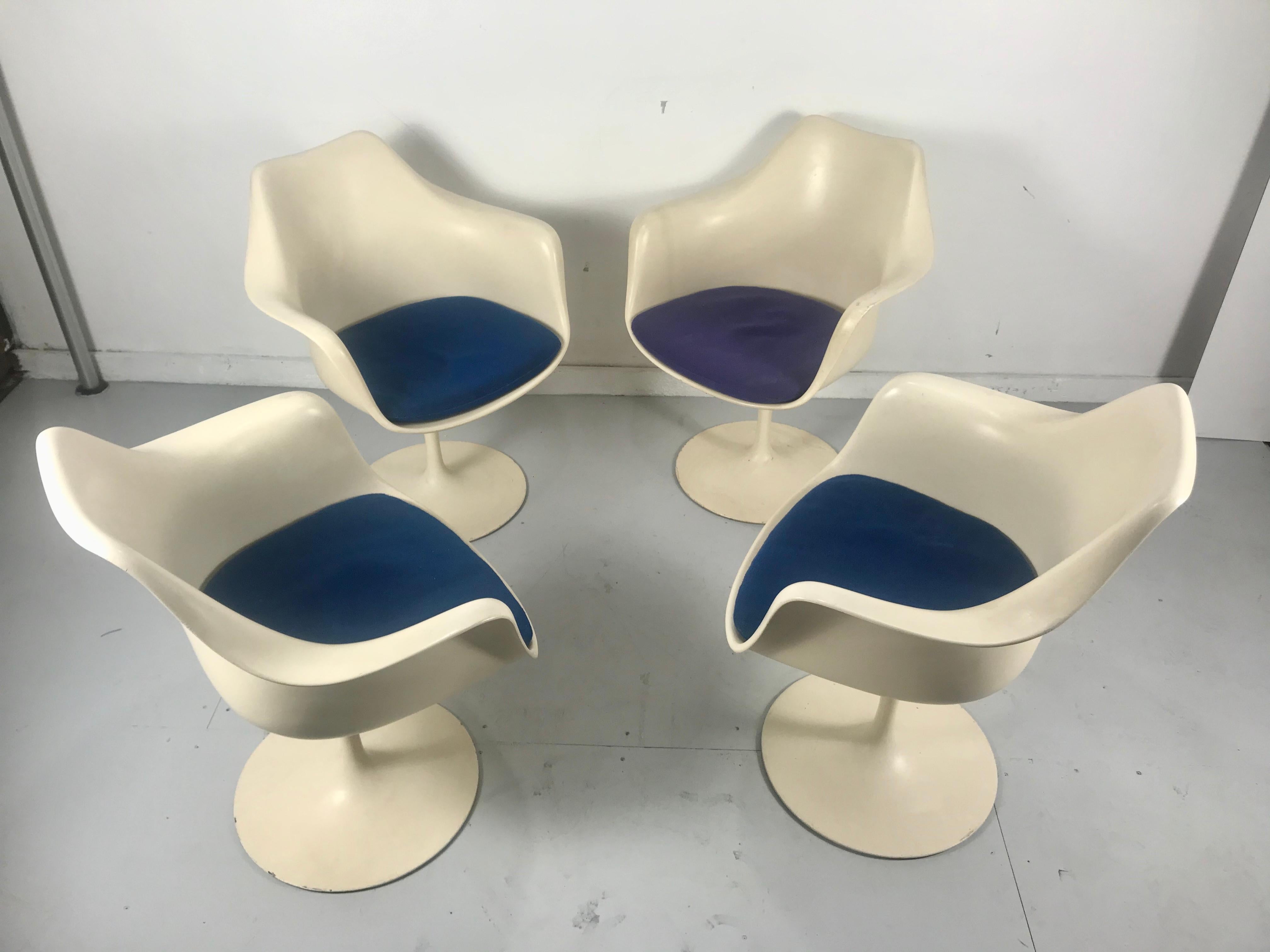 Mid-20th Century Classic Set of Four Vintage Eero Saarinen Tulip Chair Swivel, Early Knoll Labels