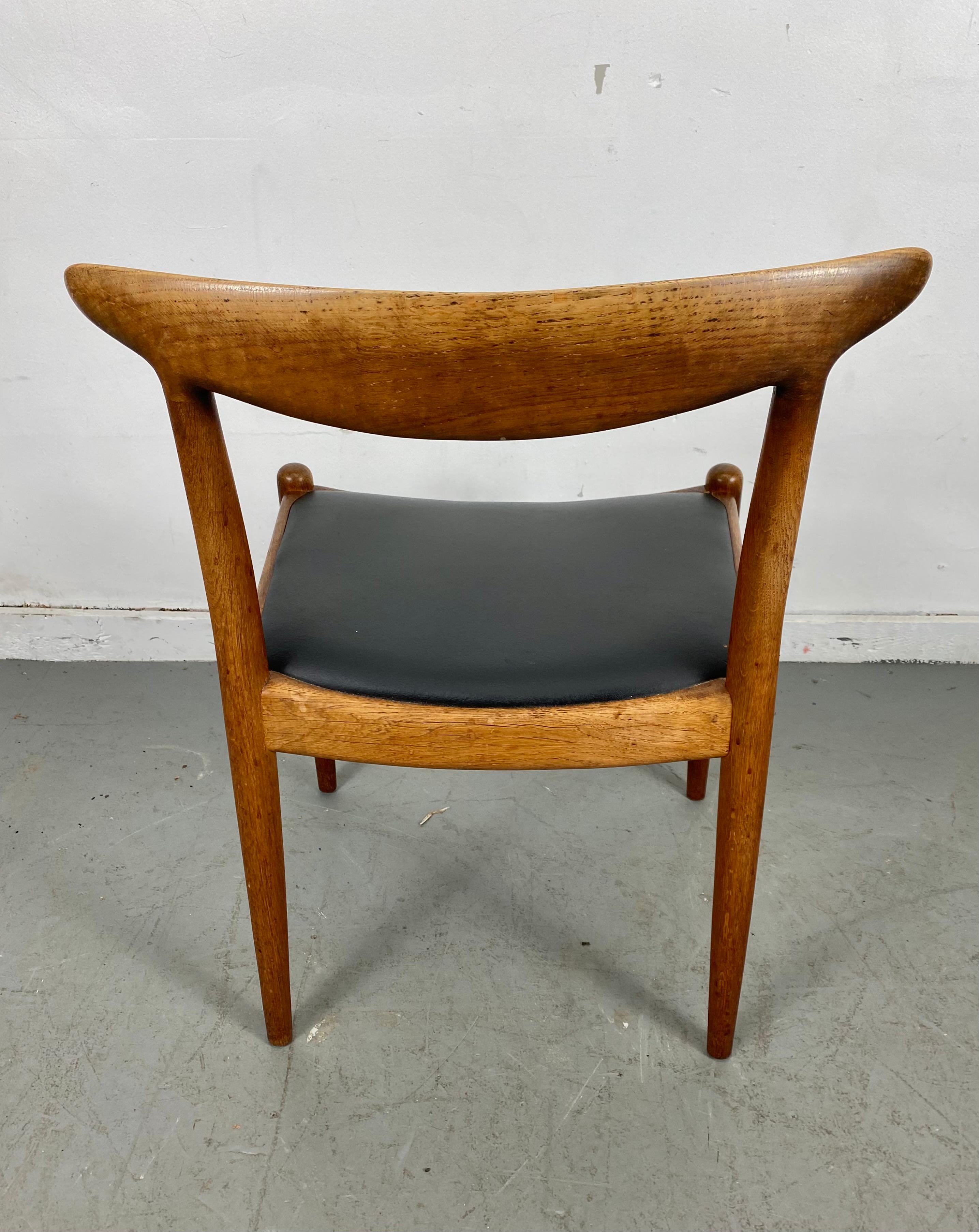 Classic set of four W2 dining chairs by Hans Wegner / Denmark, oak and teak construction,, Stamped C M Madsens, made in Denmark, Hans Wegner, nice original condition, patina.