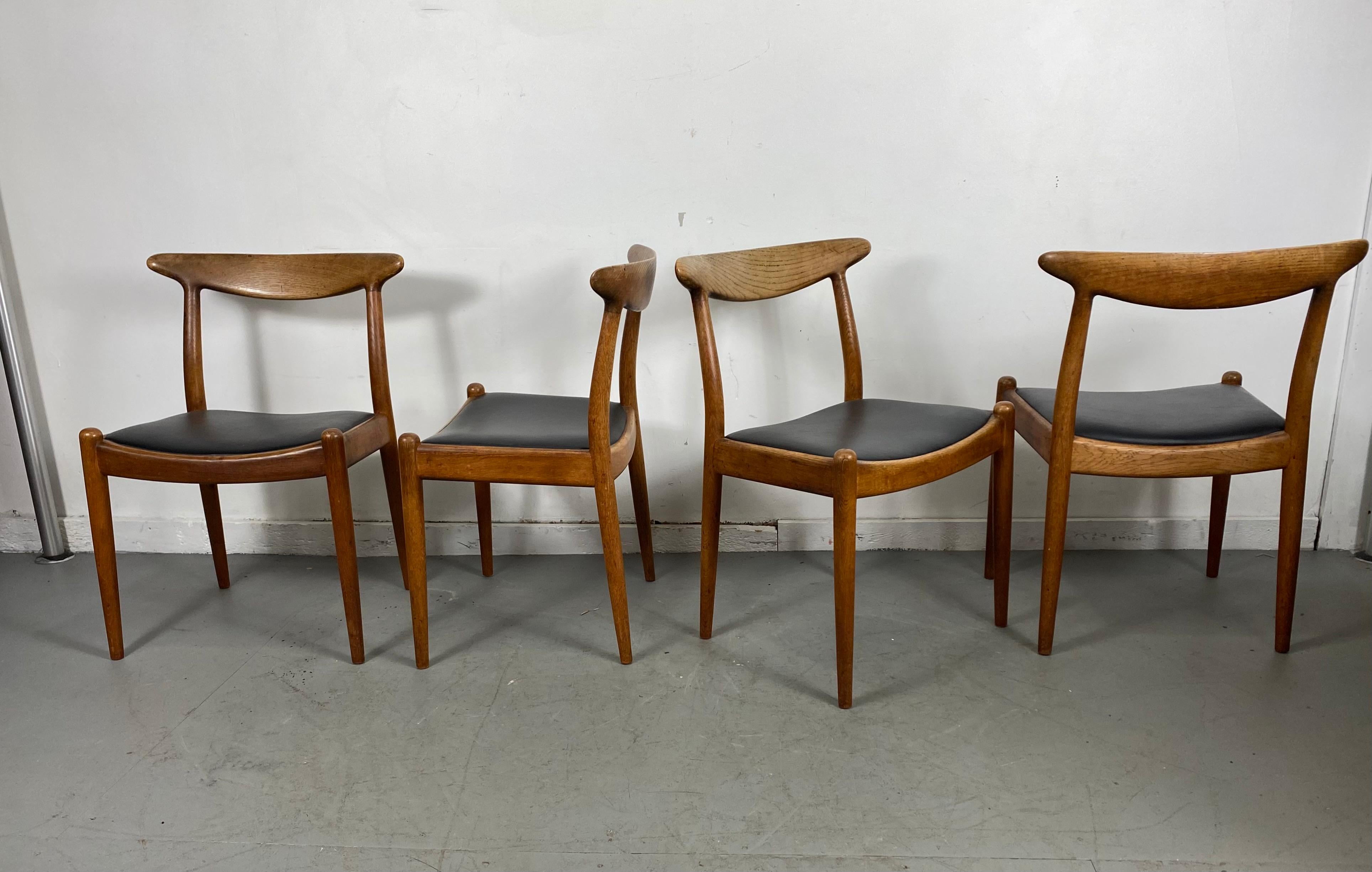 Classic Set of Four W2 Dining Chairs by Hans Wegner / Denmark In Good Condition In Buffalo, NY