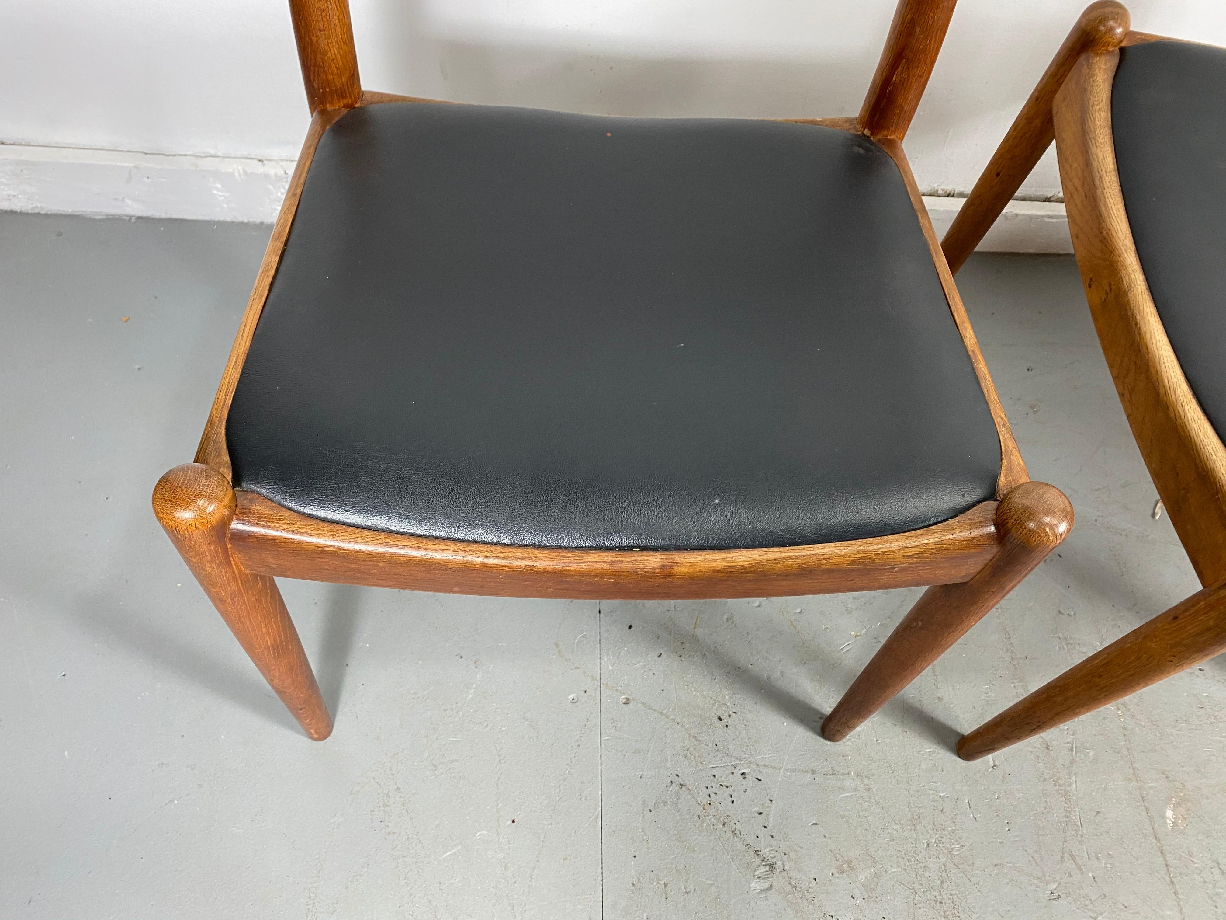Classic Set of Four W2 Dining Chairs by Hans Wegner / Denmark 2