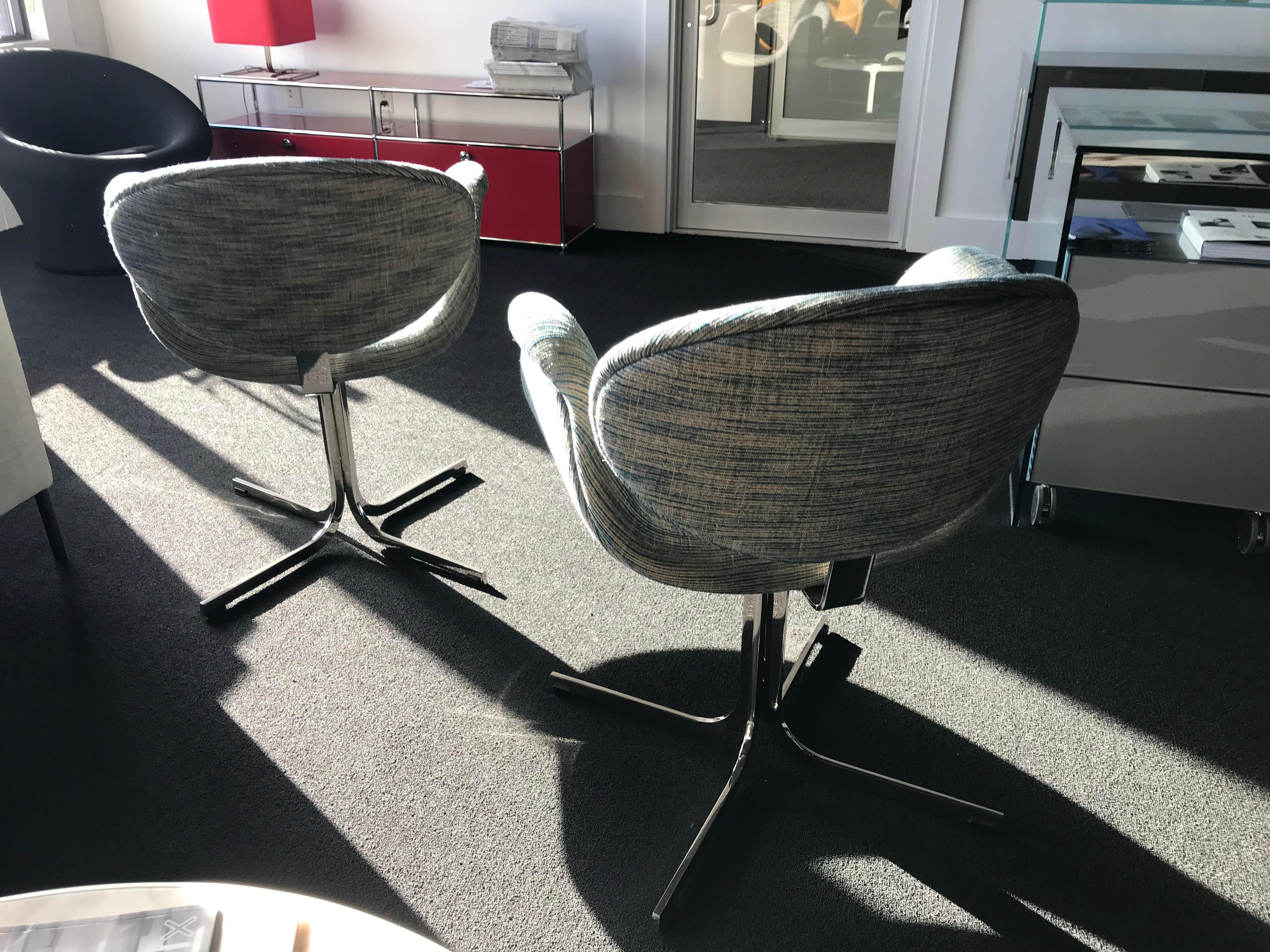 Little Tulips, cross base non-swivel
The simple Little Tulip design chair spreads its half-open petals around the sitter. Delicate, cheerful, light, inviting and warming at the same time.
WHITE CLAY INDOOR TABLE
140cm DIAMETER
BASE: MATT WHITE B62