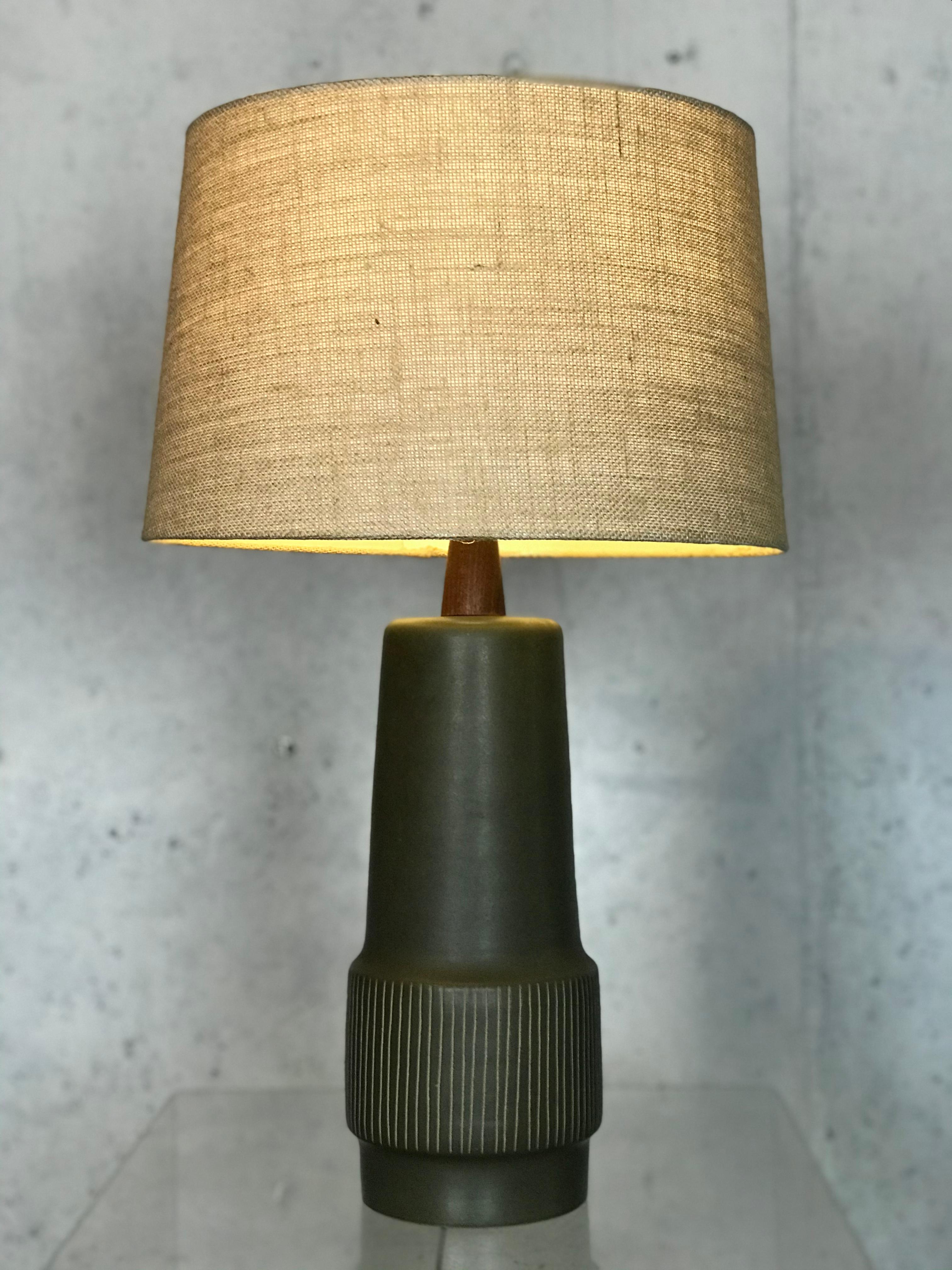 Mid-Century Modern Classic Sgraffito Ceramic Lamp by Jane & Gordon Martz for Marshall Studios