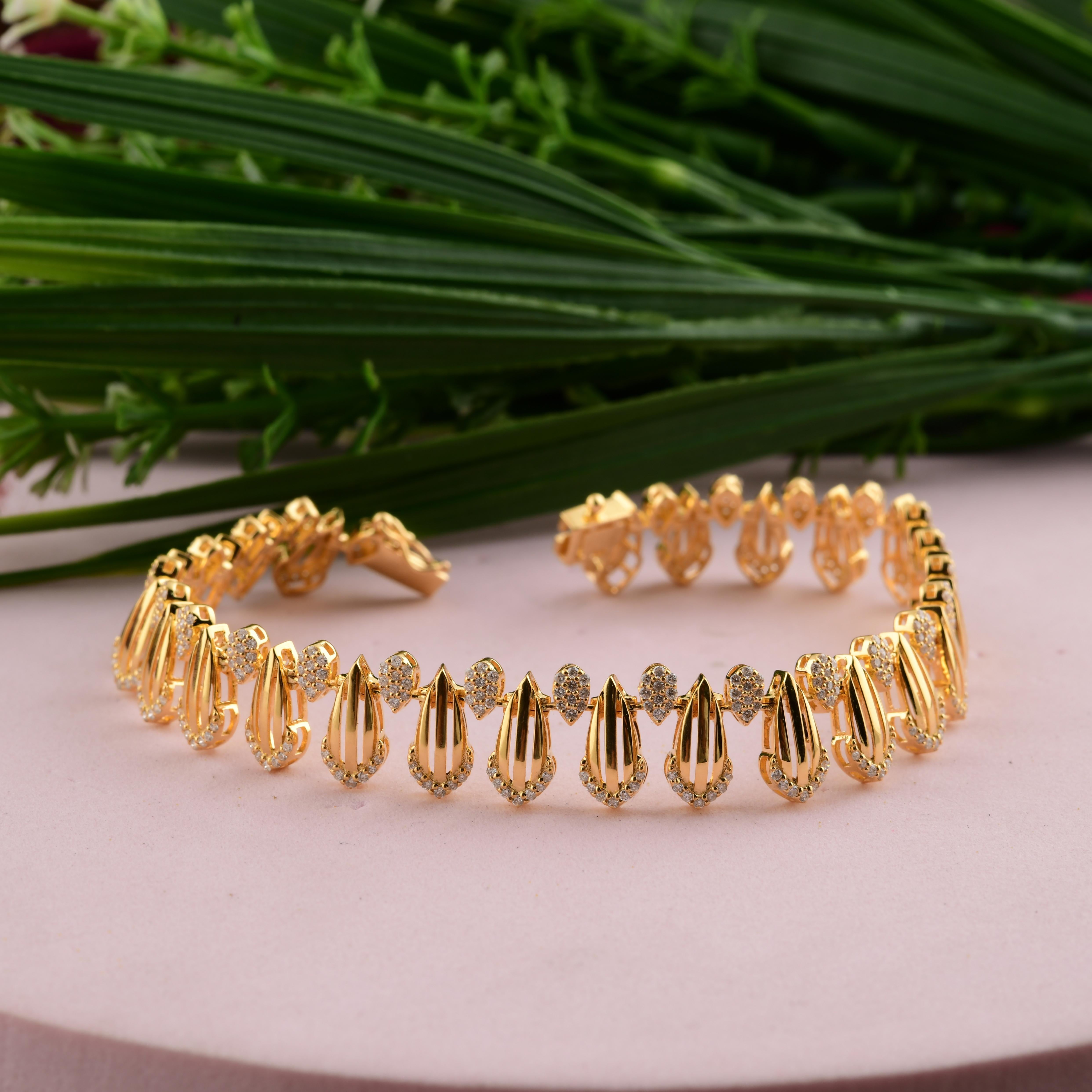 Taille ronde Bracelet classique en or jaune massif 18 carats avec diamant de couleur HI et de pureté SI en vente