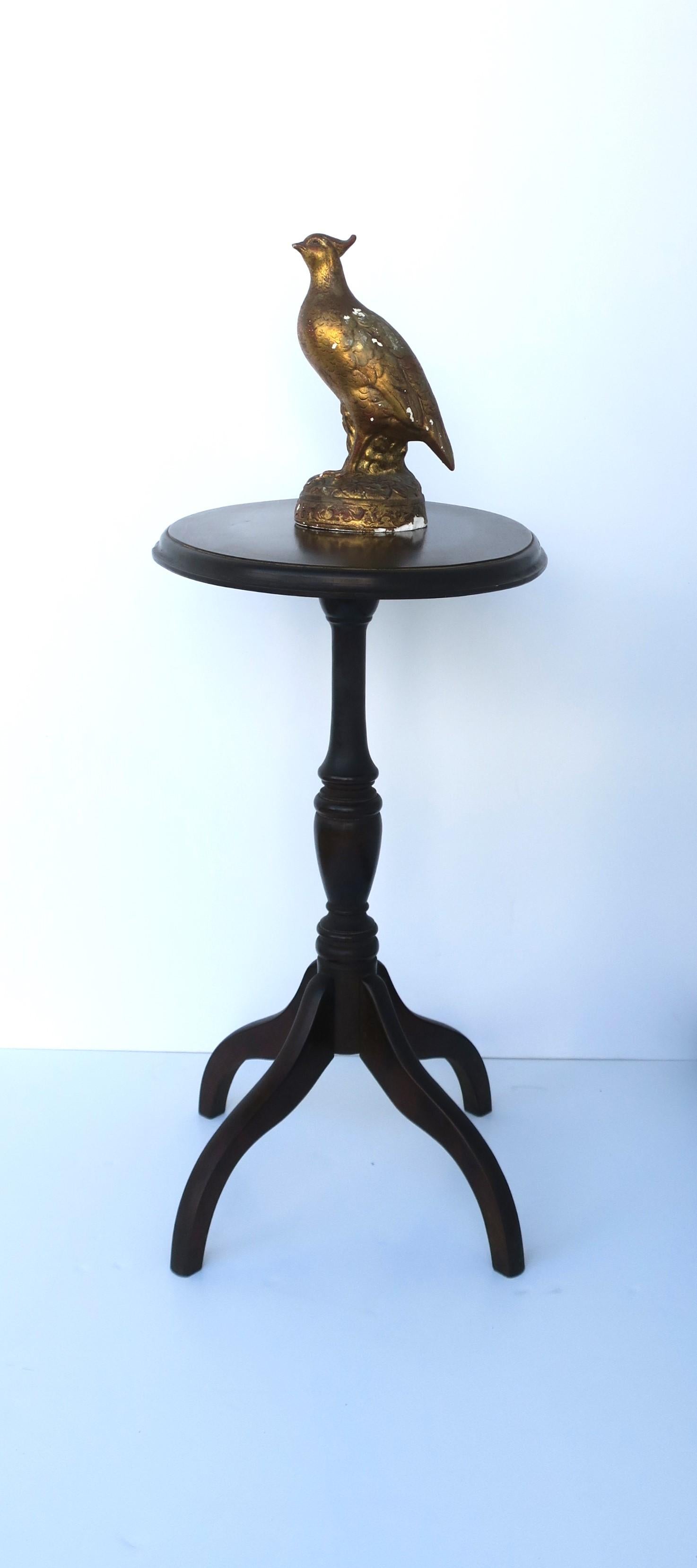 American Classic Side Drinks Table Queen Anne Style  For Sale