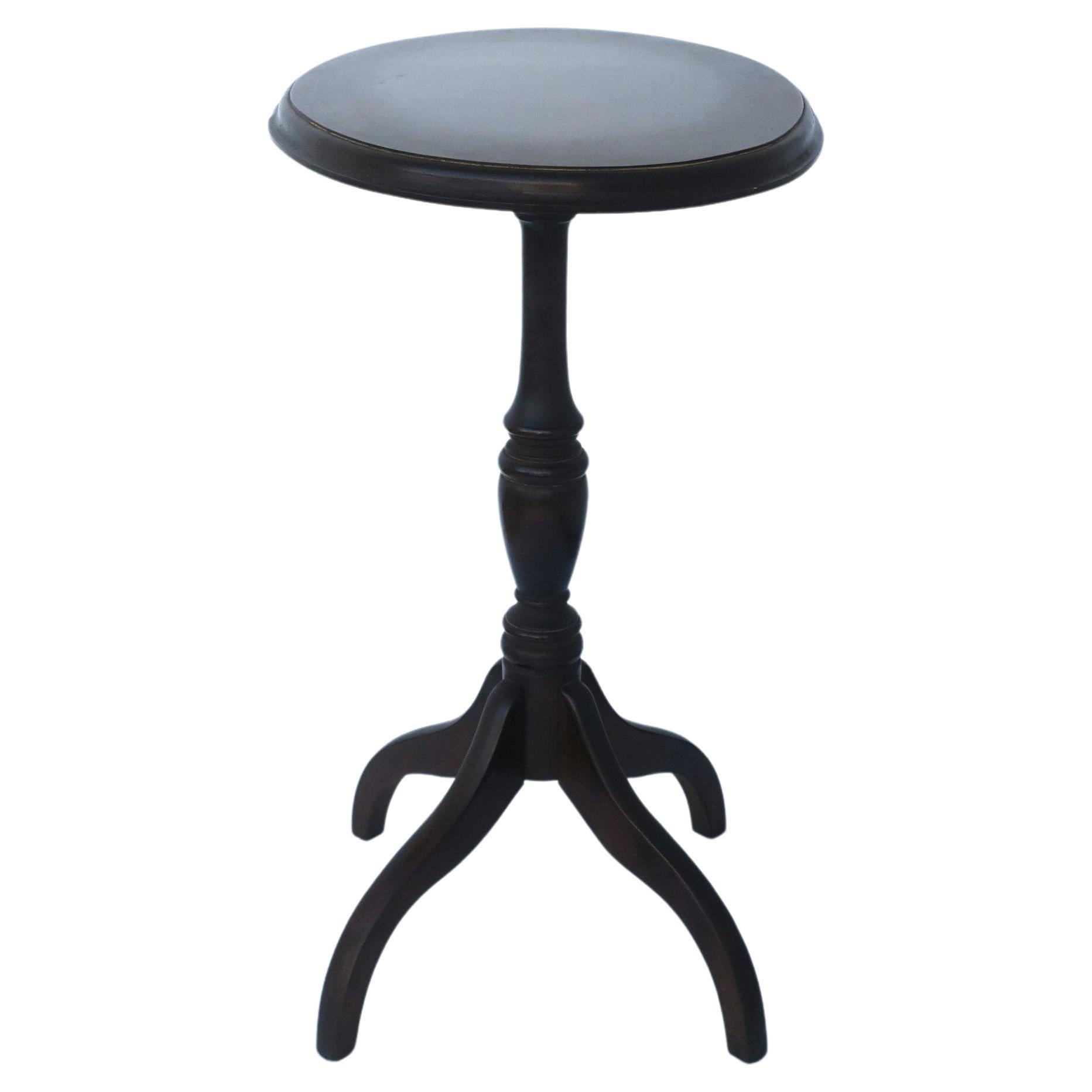 Classic Side Drinks Table Queen Anne Style  For Sale