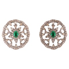 Clásicos pendientes sencillos de esmeralda y diamantes