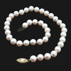 Collar clásico de una sola vuelta con perlas de 8,5 - 9 mm y cierre de filigrana de oro amarillo de 14k