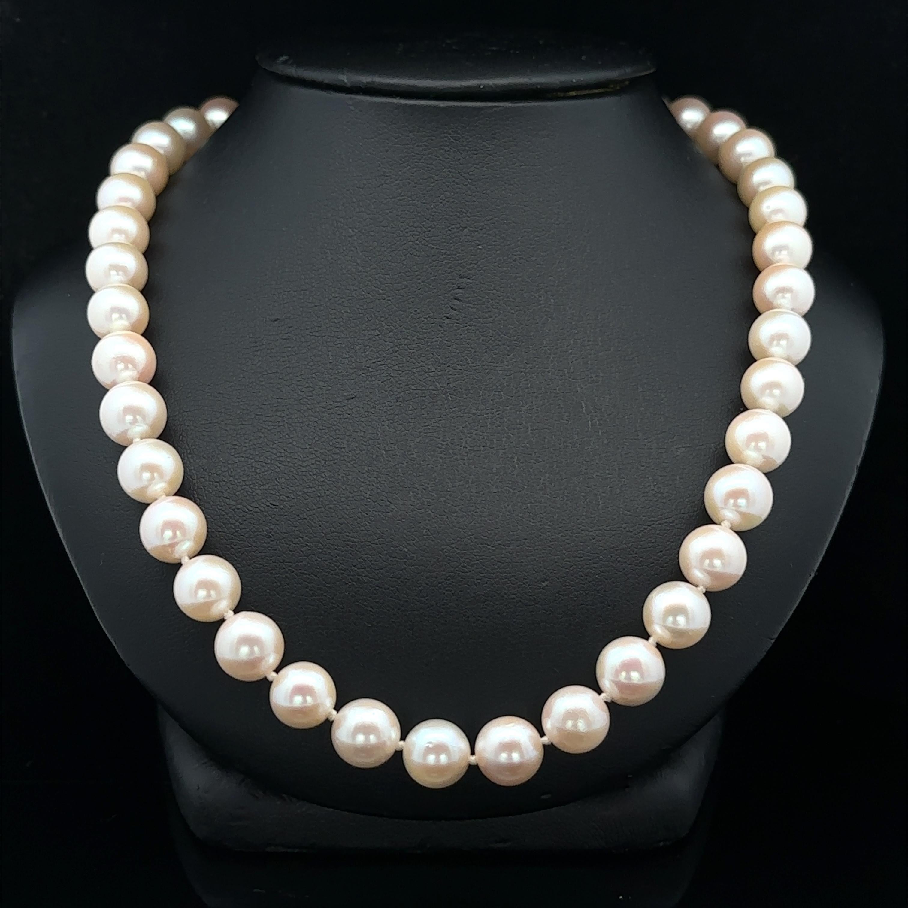 Collier de perles classiques 8.5 - 9mm avec fermoir filigrane en or jaune 14k Pour femmes en vente