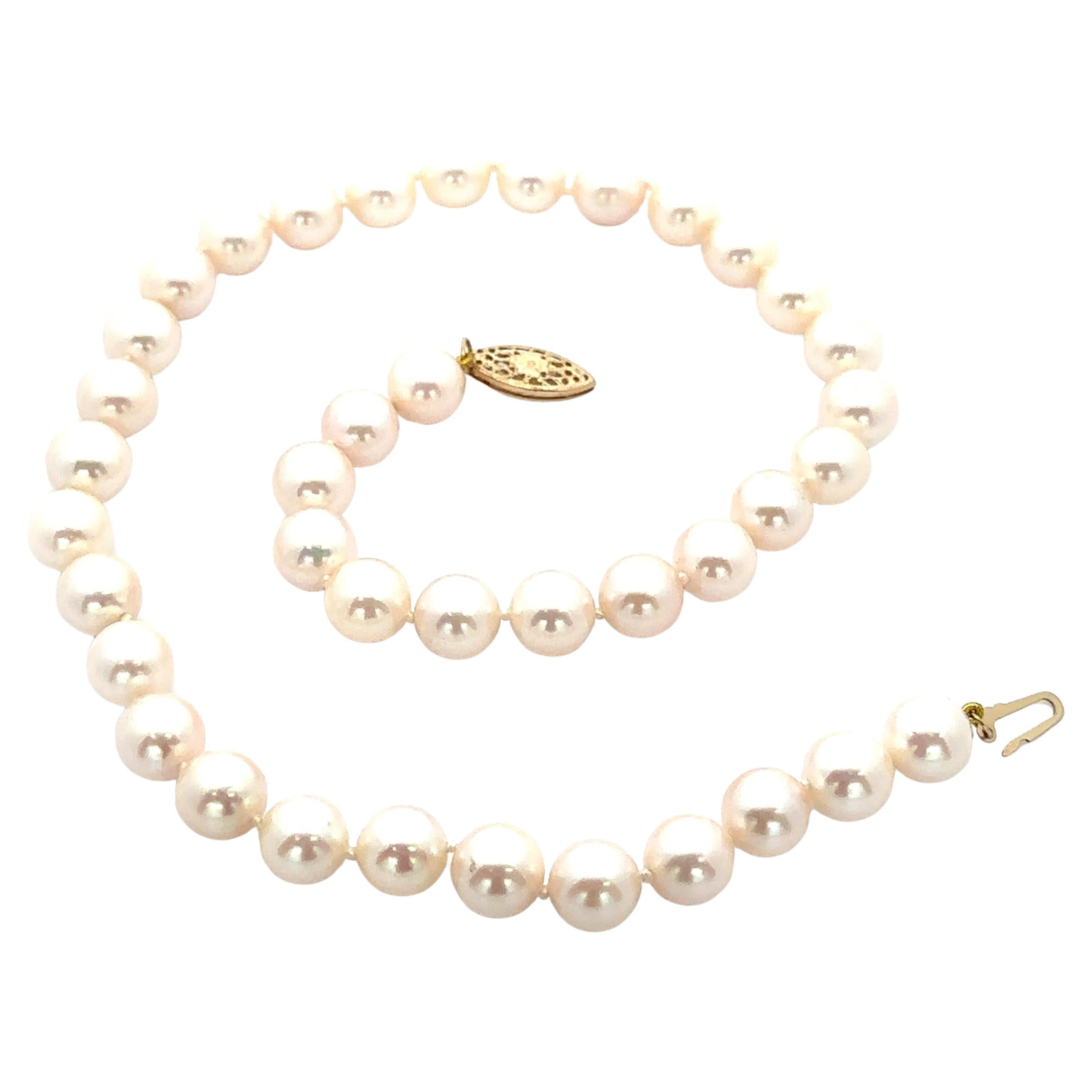 Collier de perles classiques 8.5 - 9mm avec fermoir filigrane en or jaune 14k en vente