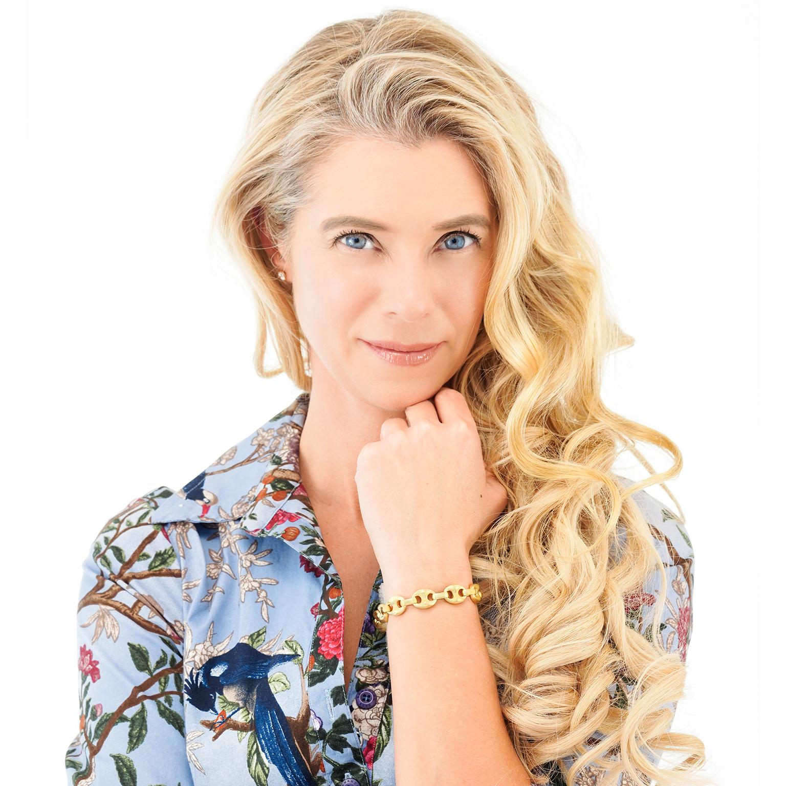 Circa 1960, 18k, Italie.  Ce bracelet phénoménal en or 18 carats est l'incarnation du chic italien au quotidien. Son motif classique de chaîne d'ancre présente un volume robuste, agréable à la main et à l'œil. Lourd et magistralement exécuté, il est